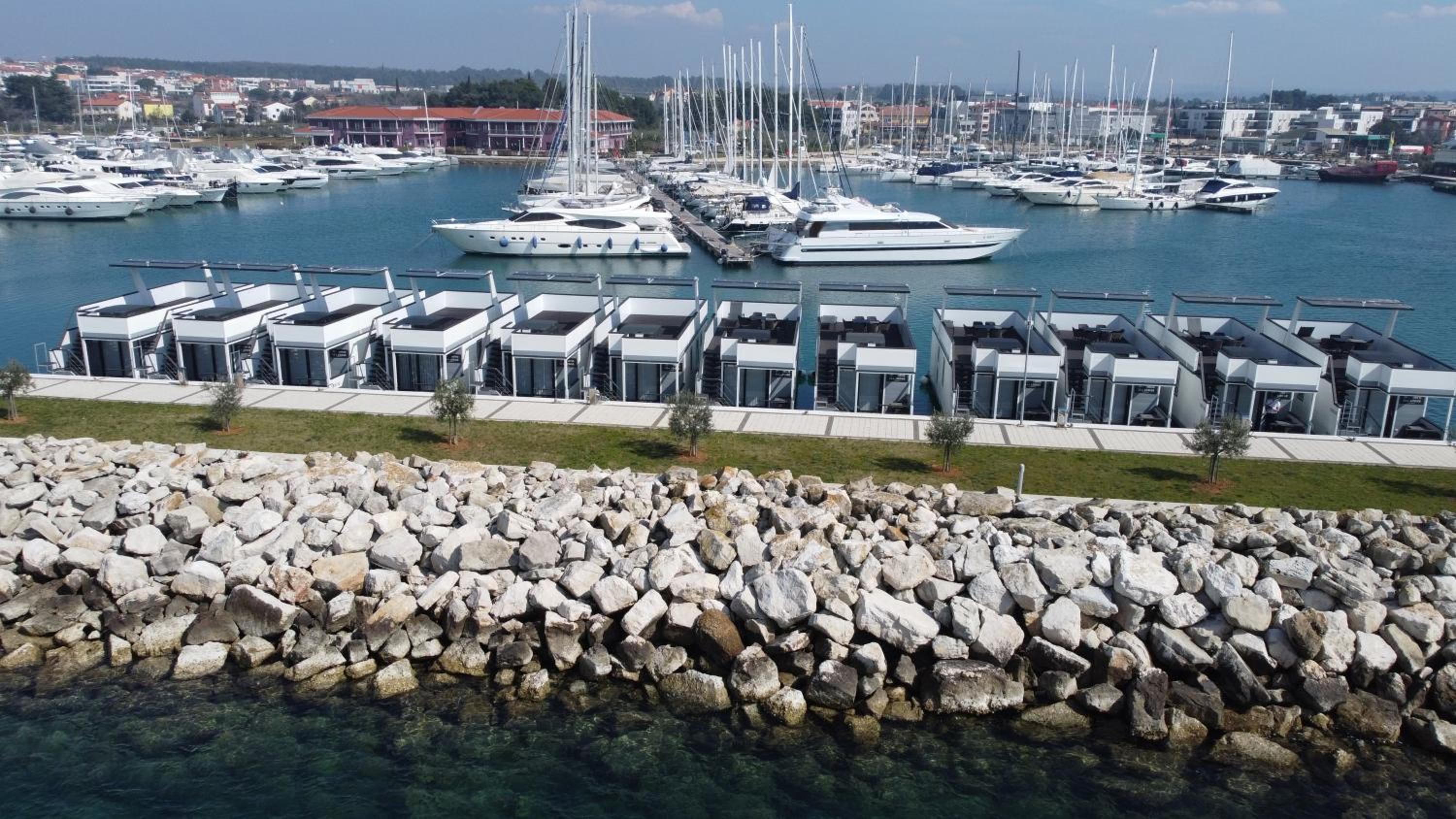 The Sea Lodges Novigrad - Hausboot Floating Sea House view 3