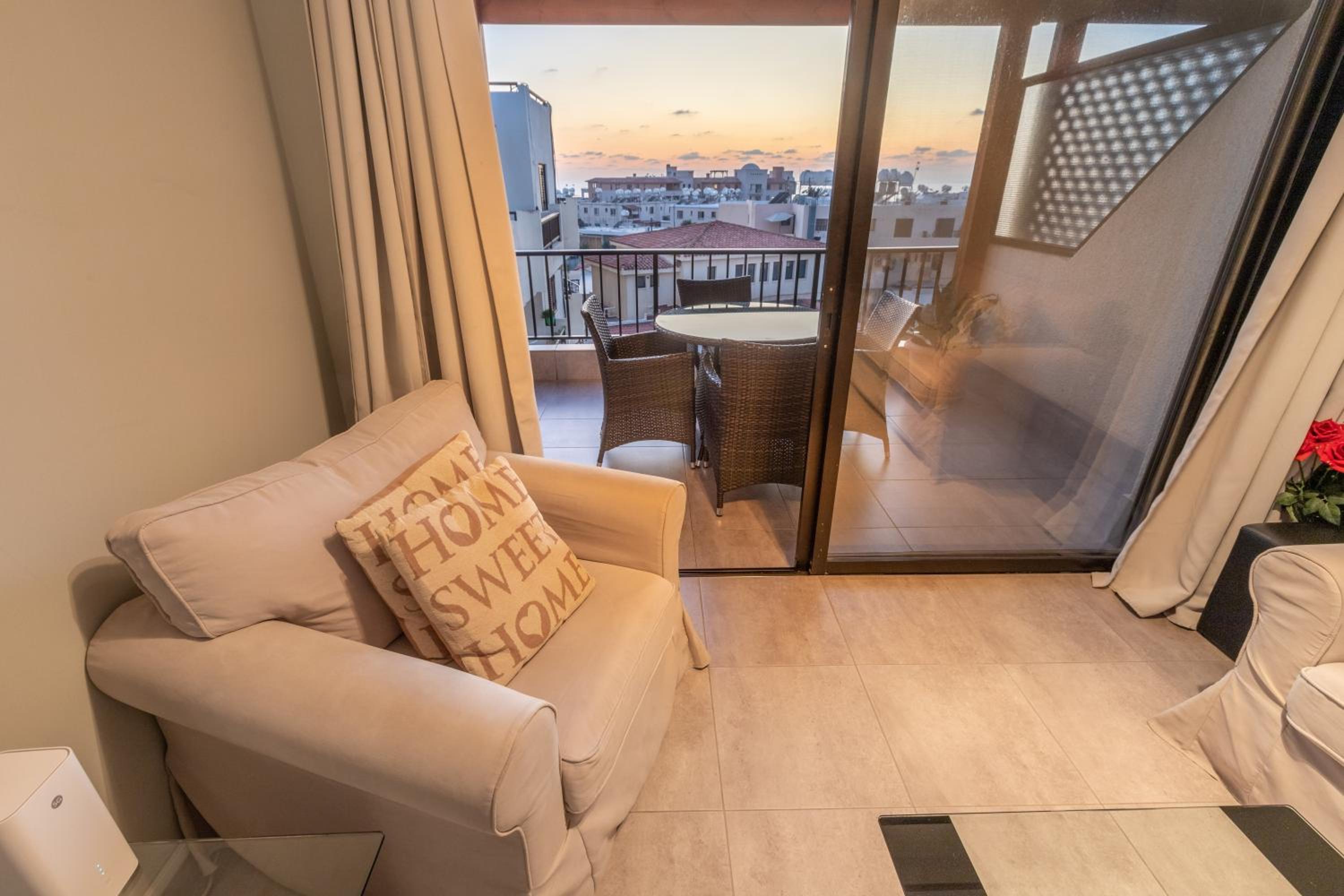 Alexis Apartments - Lovely 2-bedroom with swimming pool