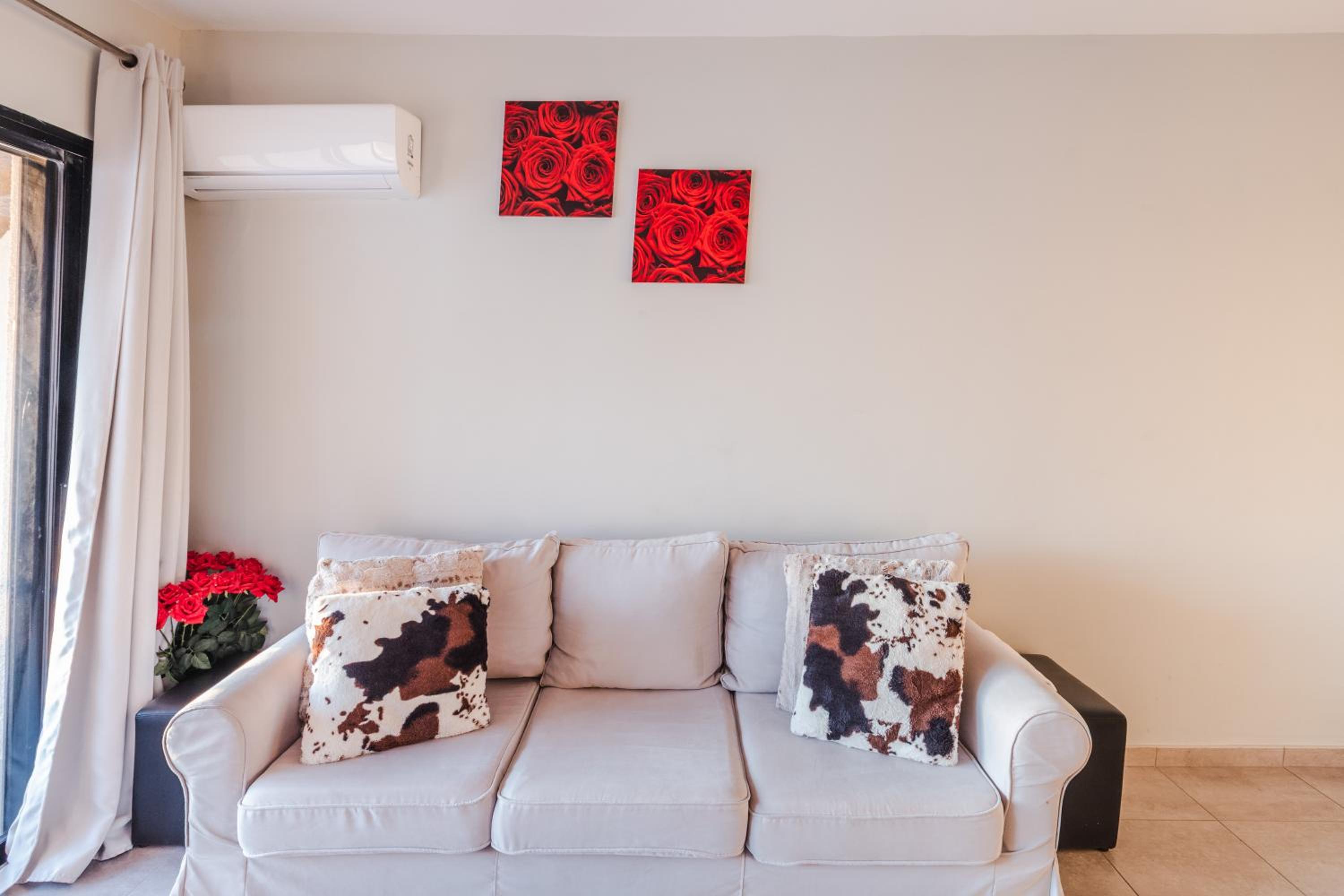 Alexis Apartments - Lovely 2-bedroom with swimming pool