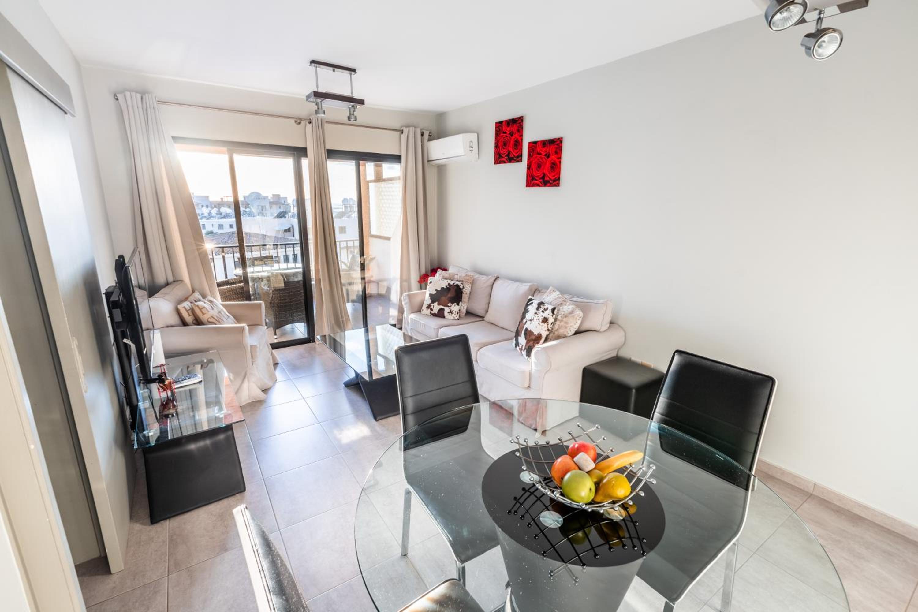 Alexis Apartments - Lovely 2-bedroom with swimming pool