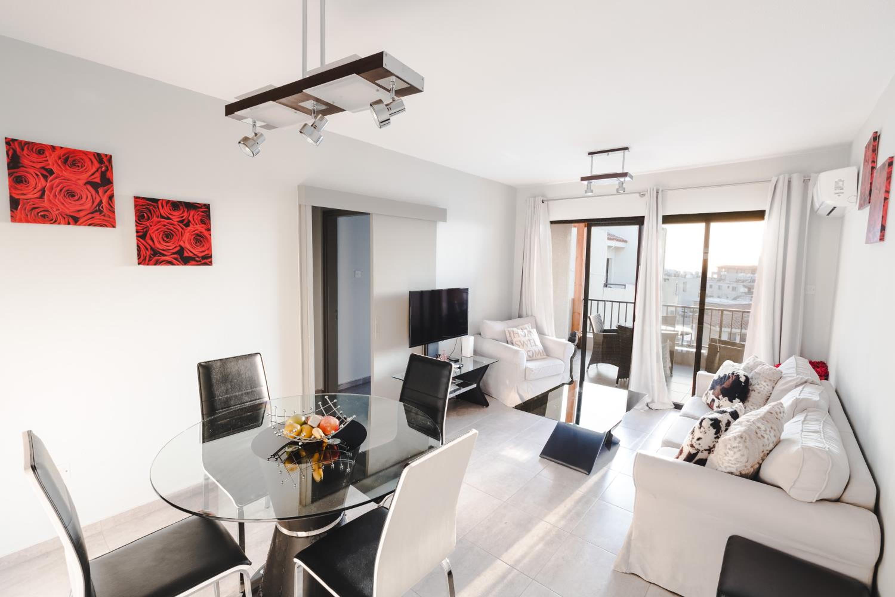 Alexis Apartments - Lovely 2-bedroom with swimming pool