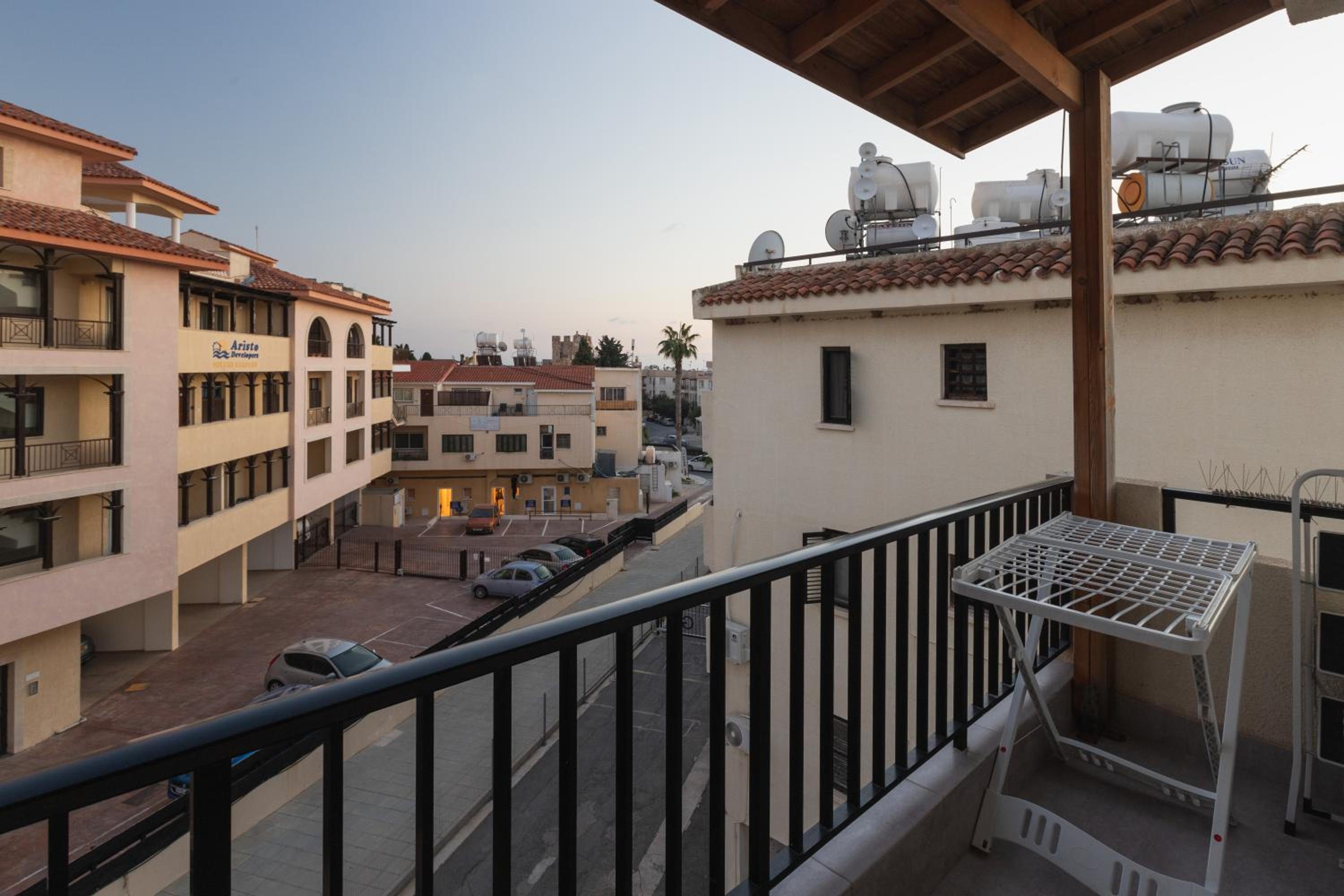 Alexis Apartments - Lovely 2-bedroom with swimming pool