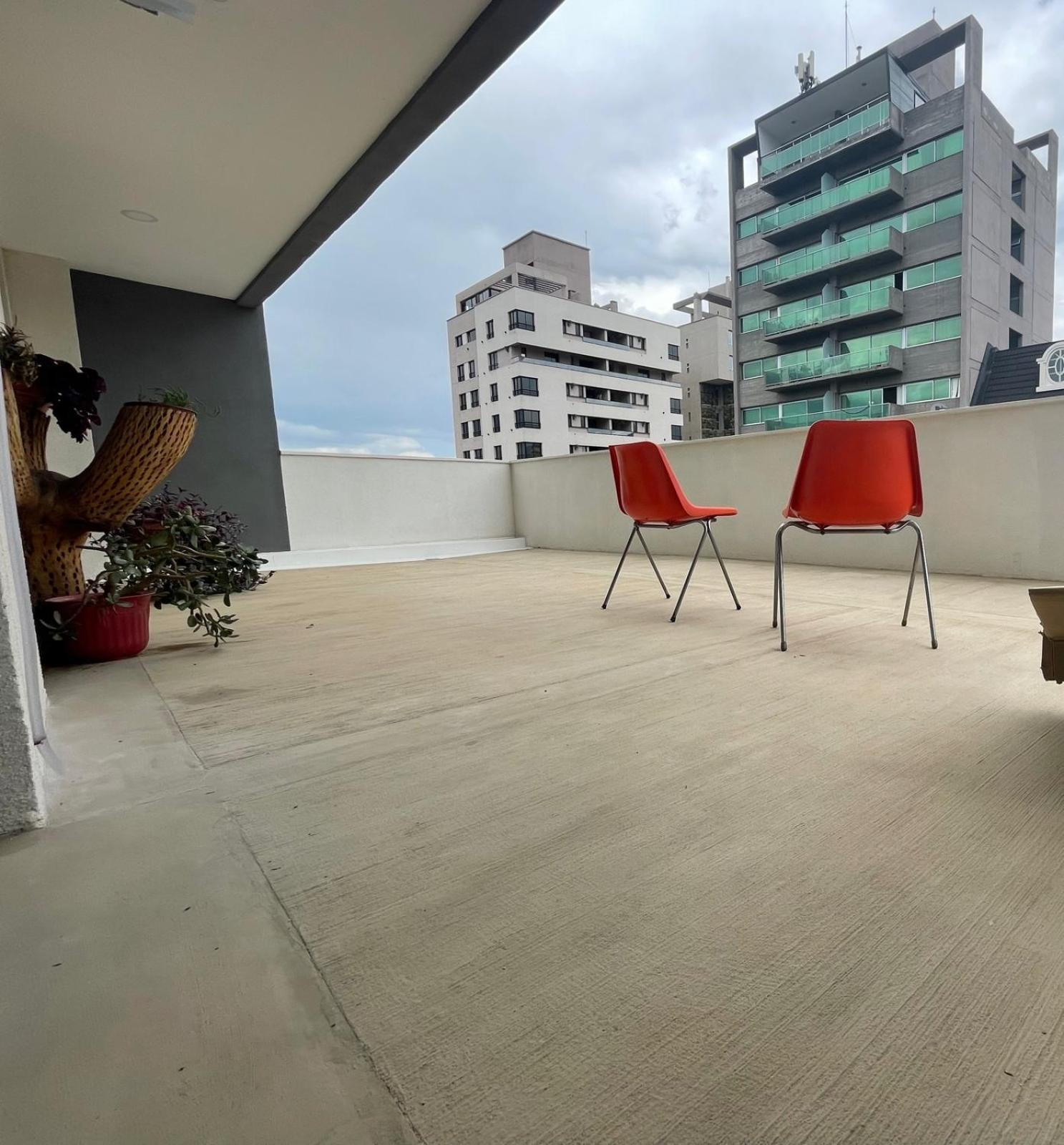 Amplio departamento céntrico Plaza Belgrano