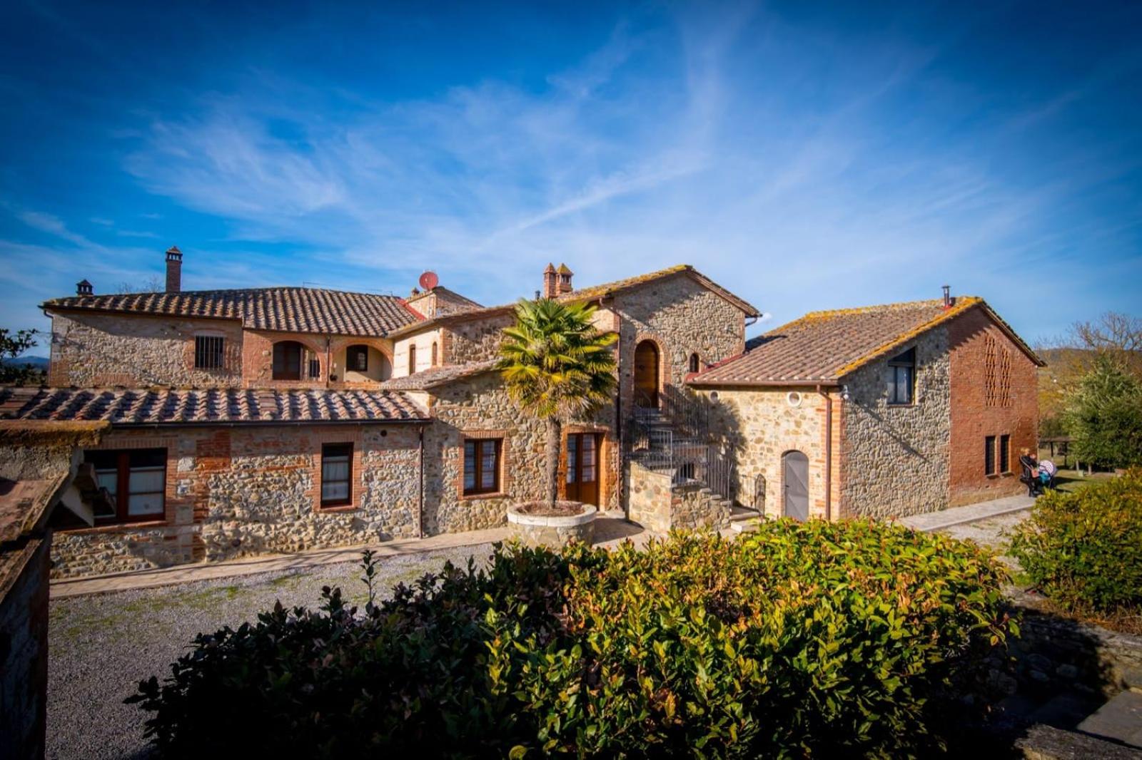 GuestHost - Crete Senesi Charming Apartments with Parking view 3