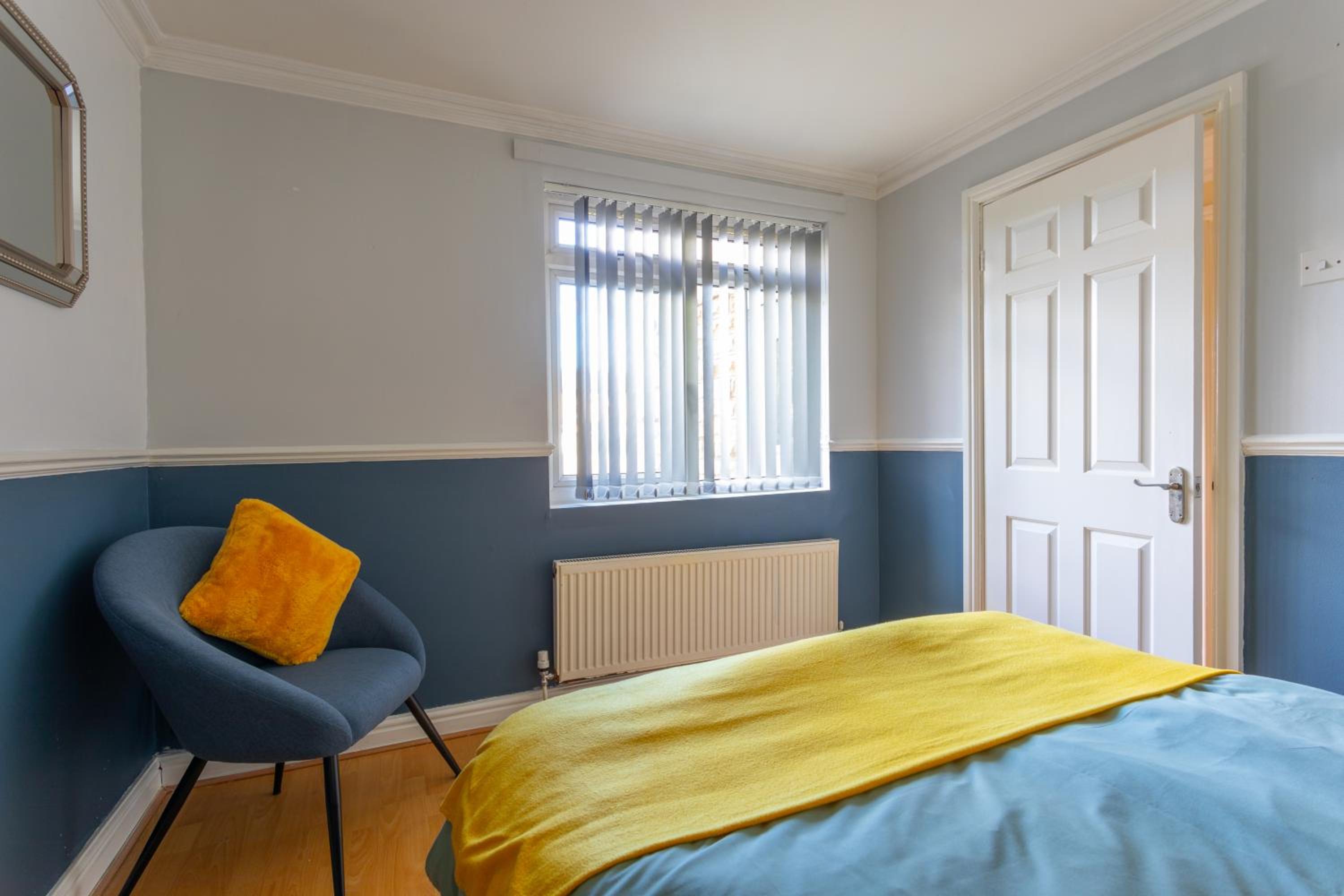 West Hill Stays Chapel Alleton LS7 - 3 bed Sleeps 5 - close to City Center - free parking - contractor welcome view 4