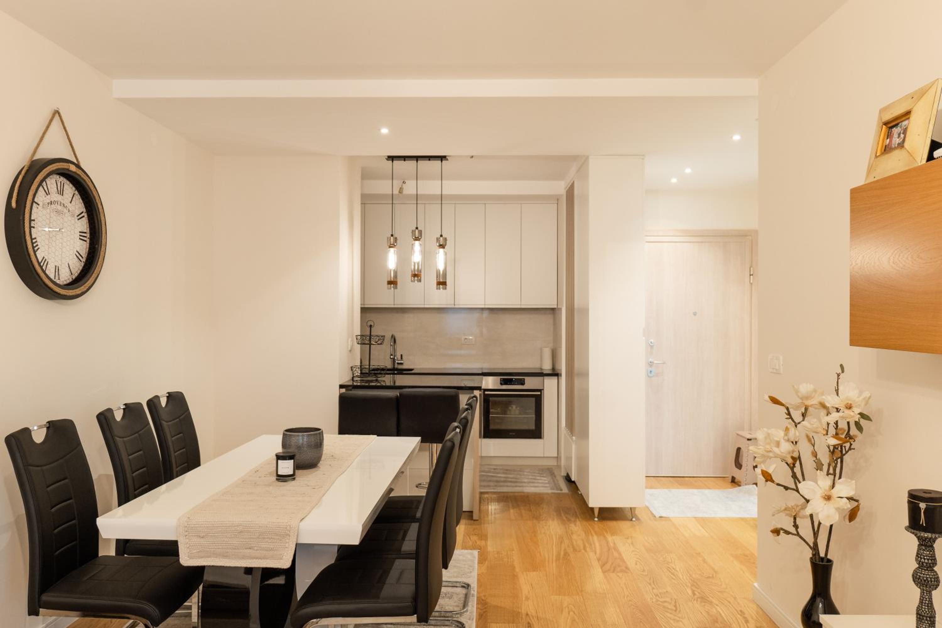 Luxury AMAAA Apartment view 4