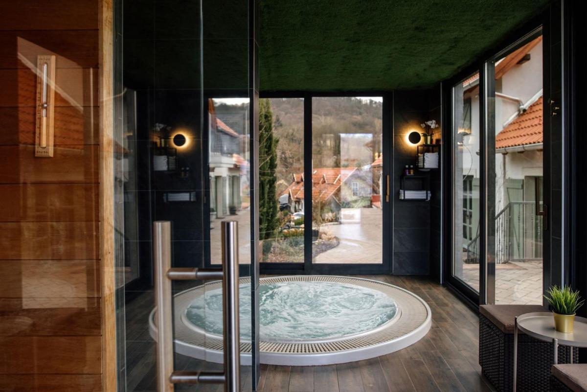 Jacuzzi