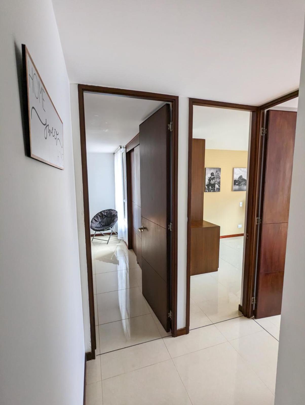 Apartamento Completo Poblado - Ubicacion Central con Parqueadero