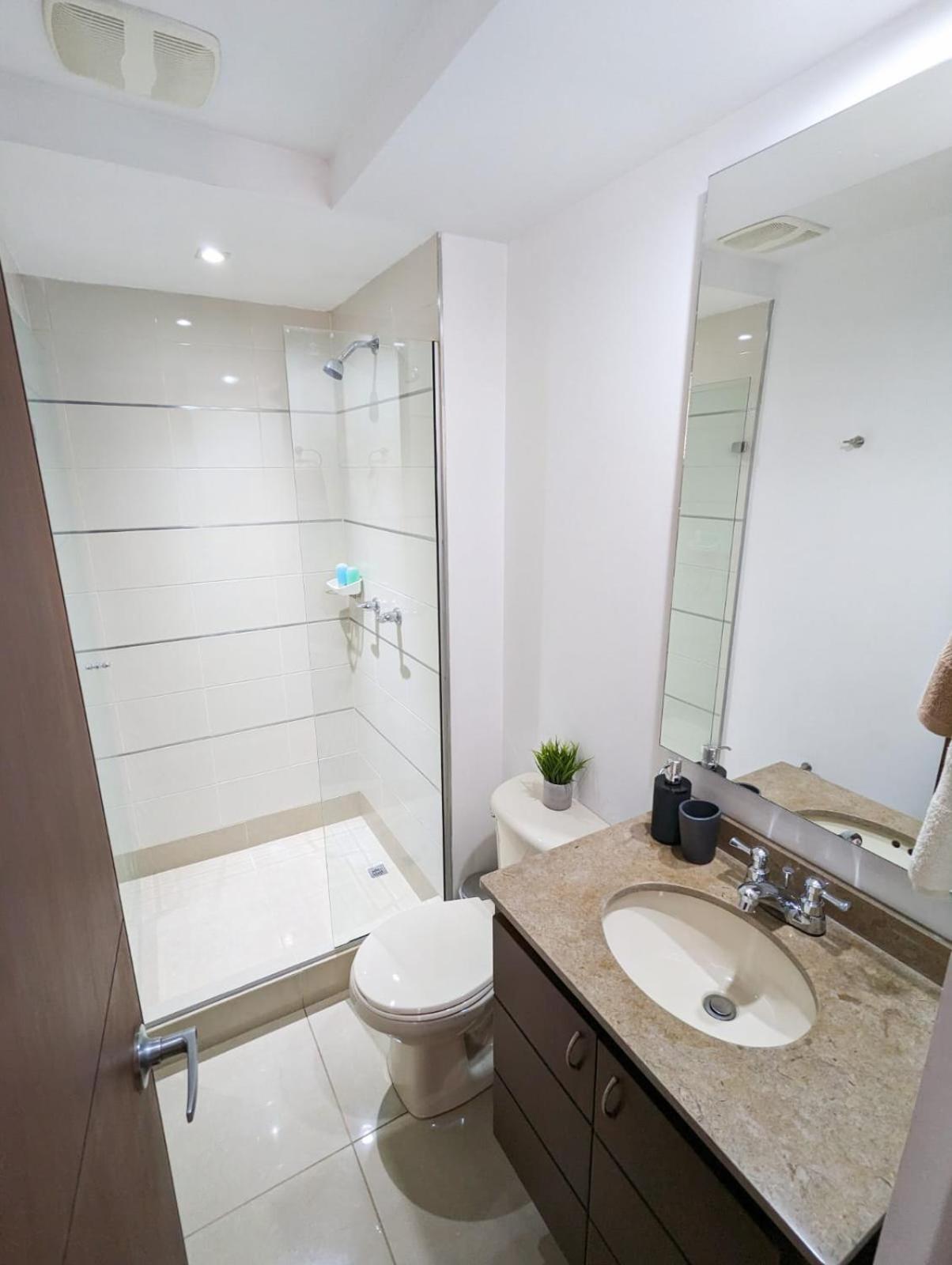 Apartamento Completo Poblado - Ubicacion Central con Parqueadero