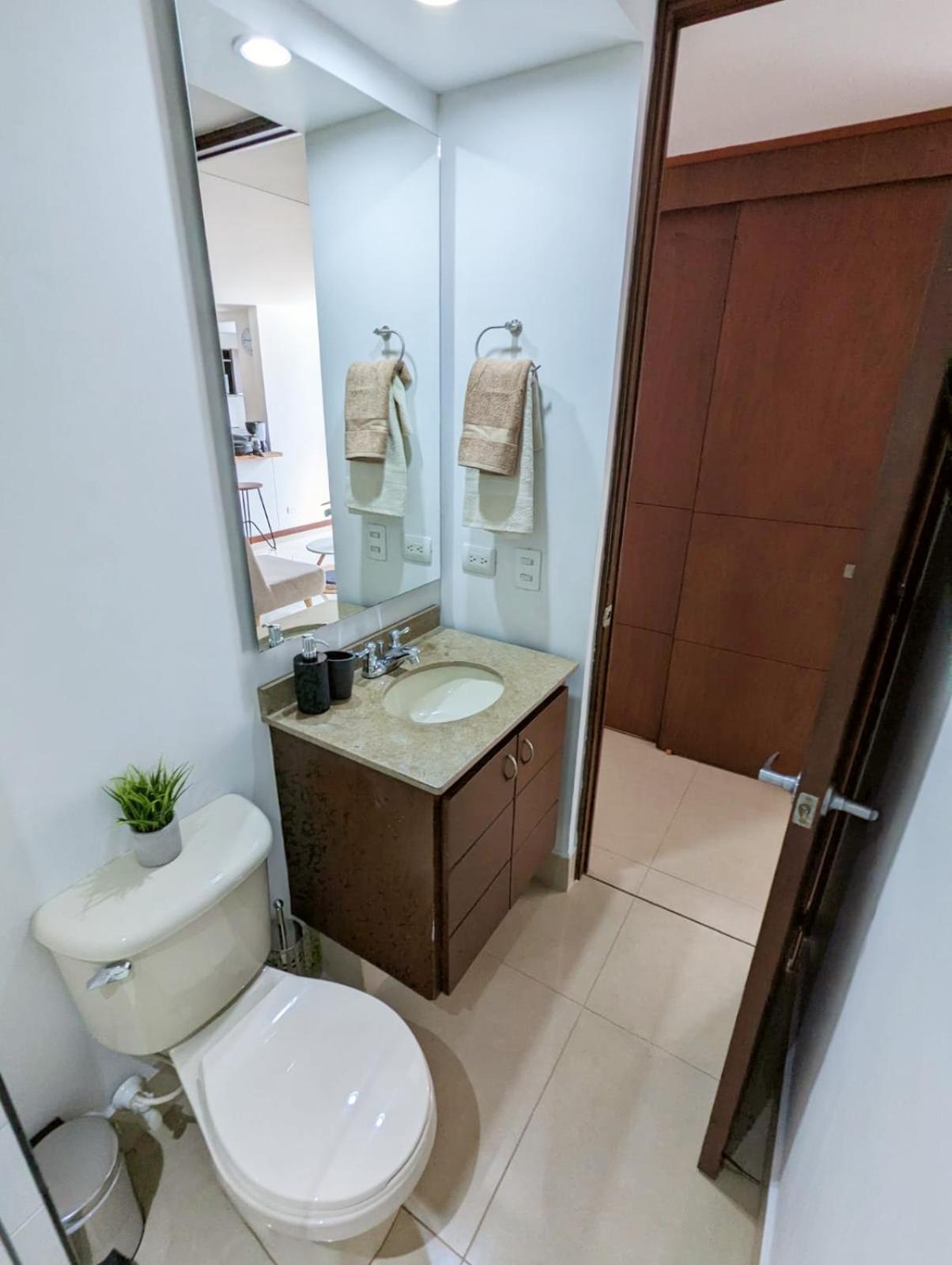 Apartamento Completo Poblado - Ubicacion Central con Parqueadero