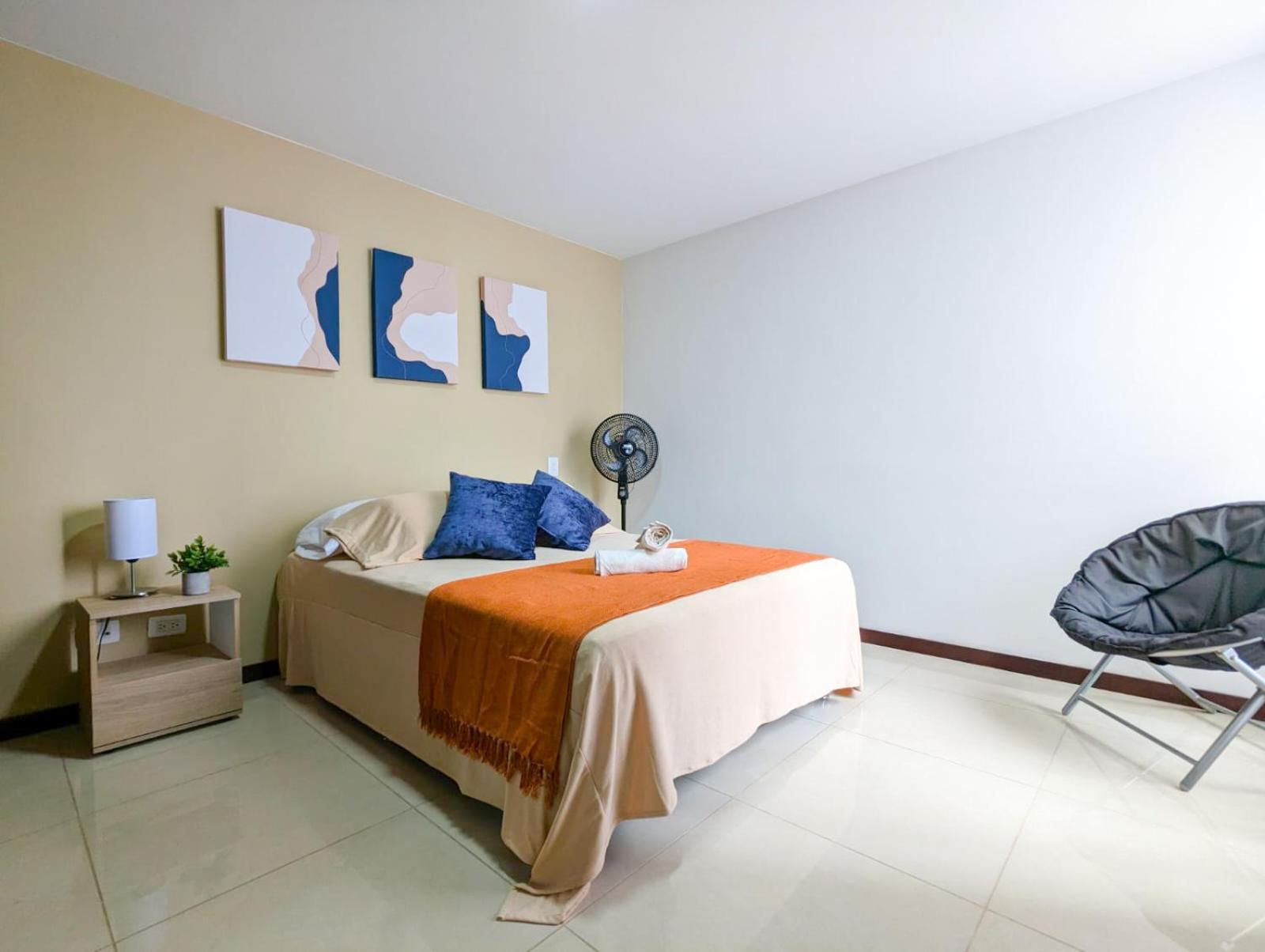 Apartamento Completo Poblado - Ubicacion Central con Parqueadero