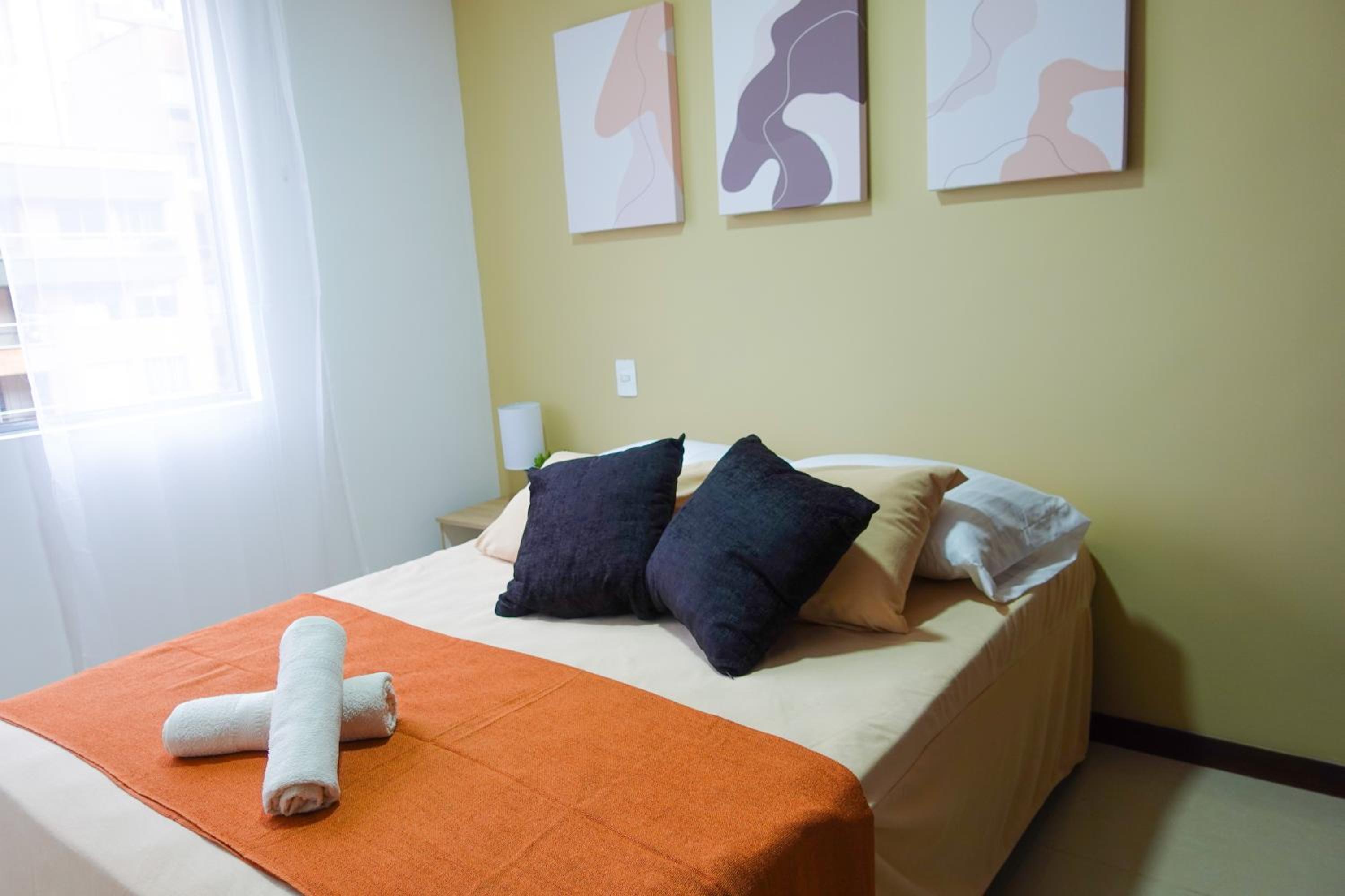 Apartamento Completo Poblado - Ubicacion Central con Parqueadero
