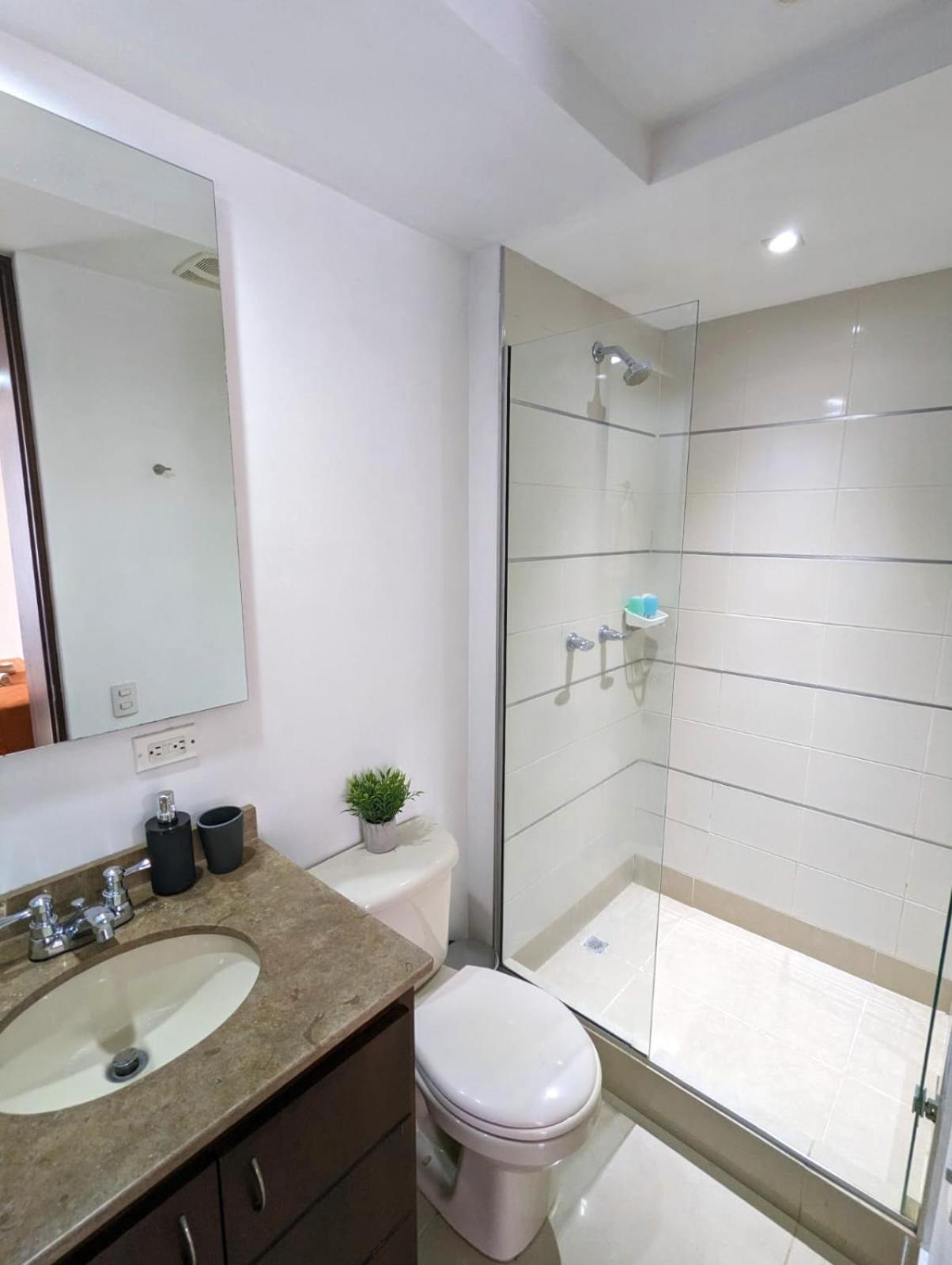Apartamento Completo Poblado - Ubicacion Central con Parqueadero