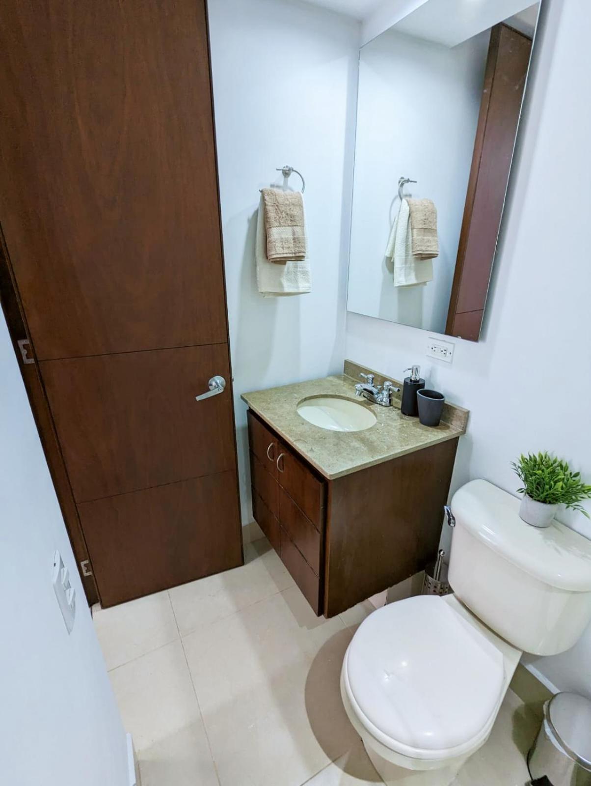 Apartamento Completo Poblado - Ubicacion Central con Parqueadero