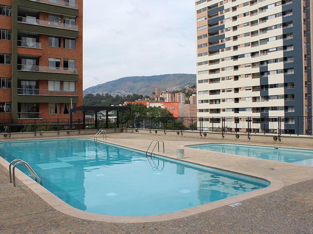 Apartamento Completo Poblado - Ubicacion Central con Parqueadero
