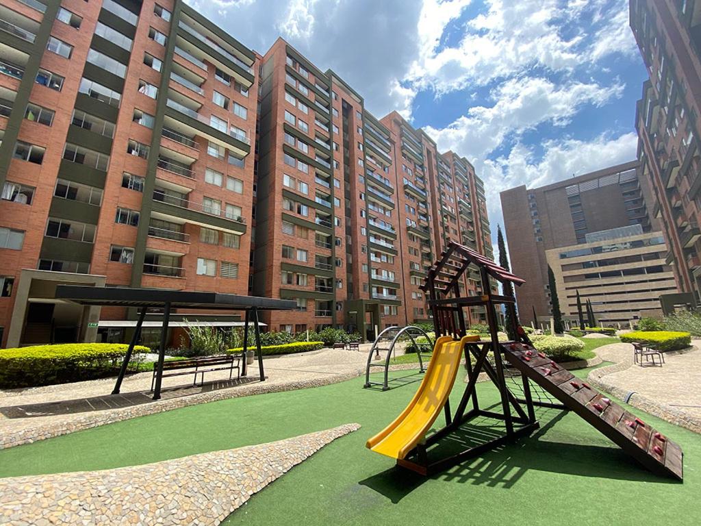 Apartamento Completo Poblado - Ubicacion Central con Parqueadero