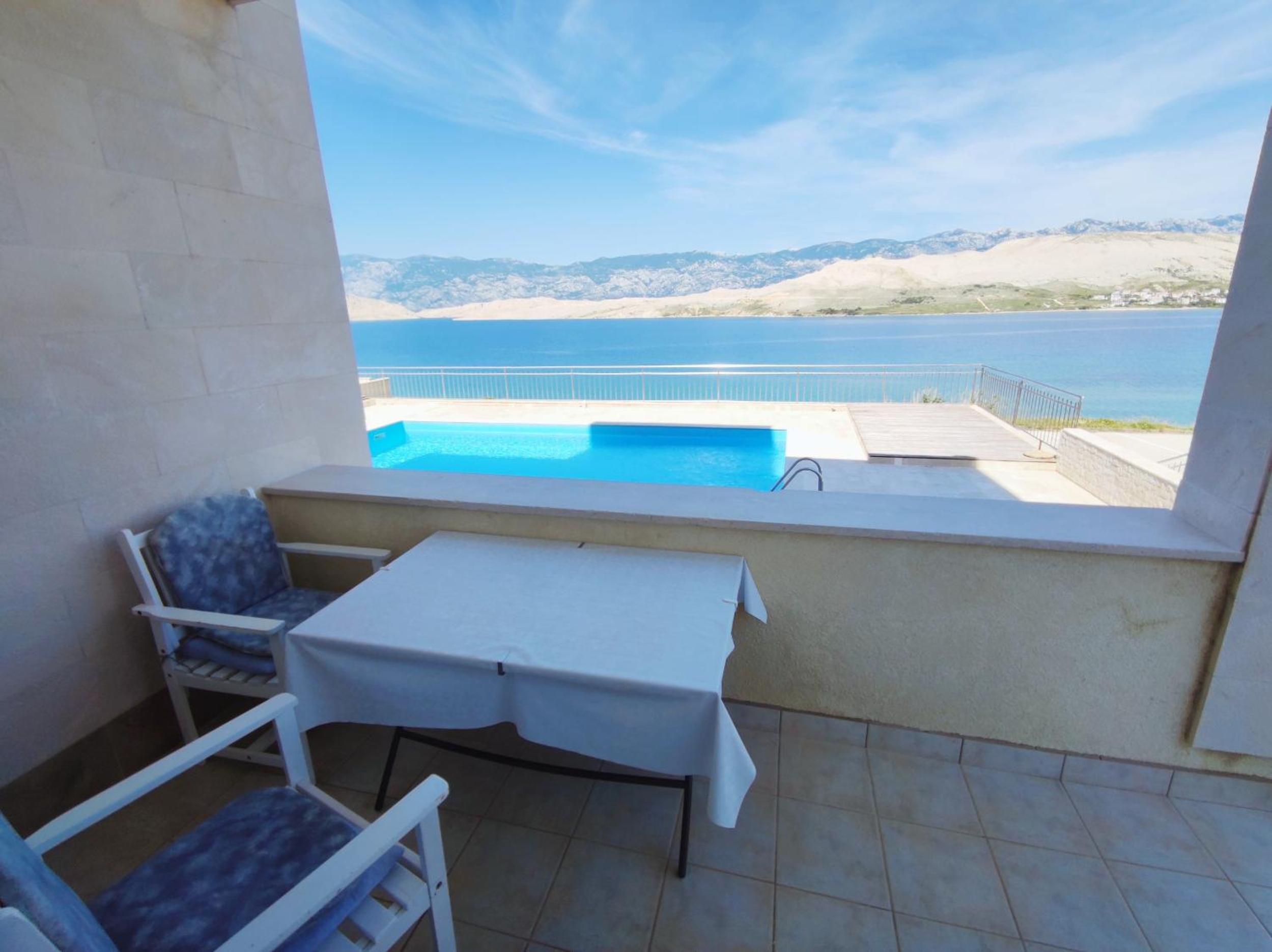 Sea view & pool studio by Pag tours