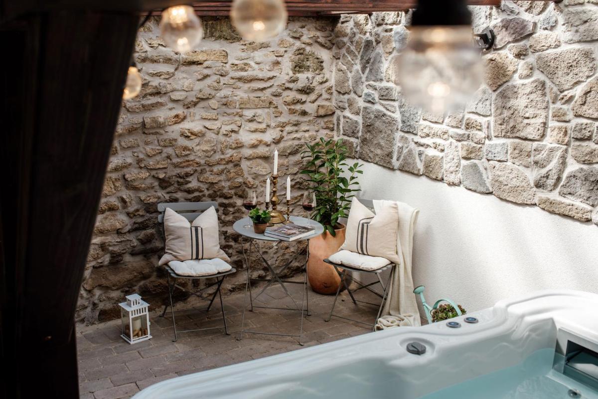 Jacuzzi