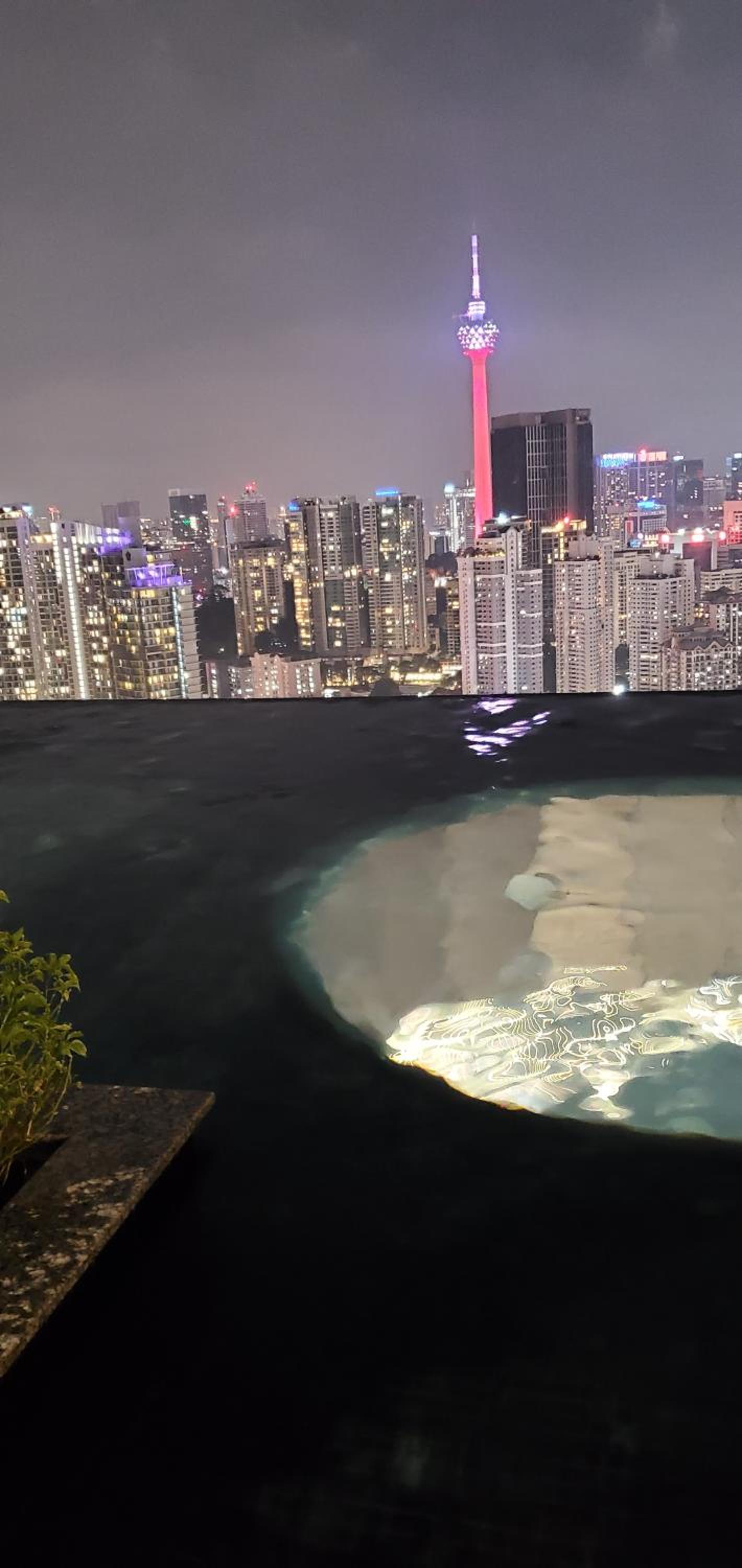 Lucentia Lalaport BBCC, Stuning Infinity Pool