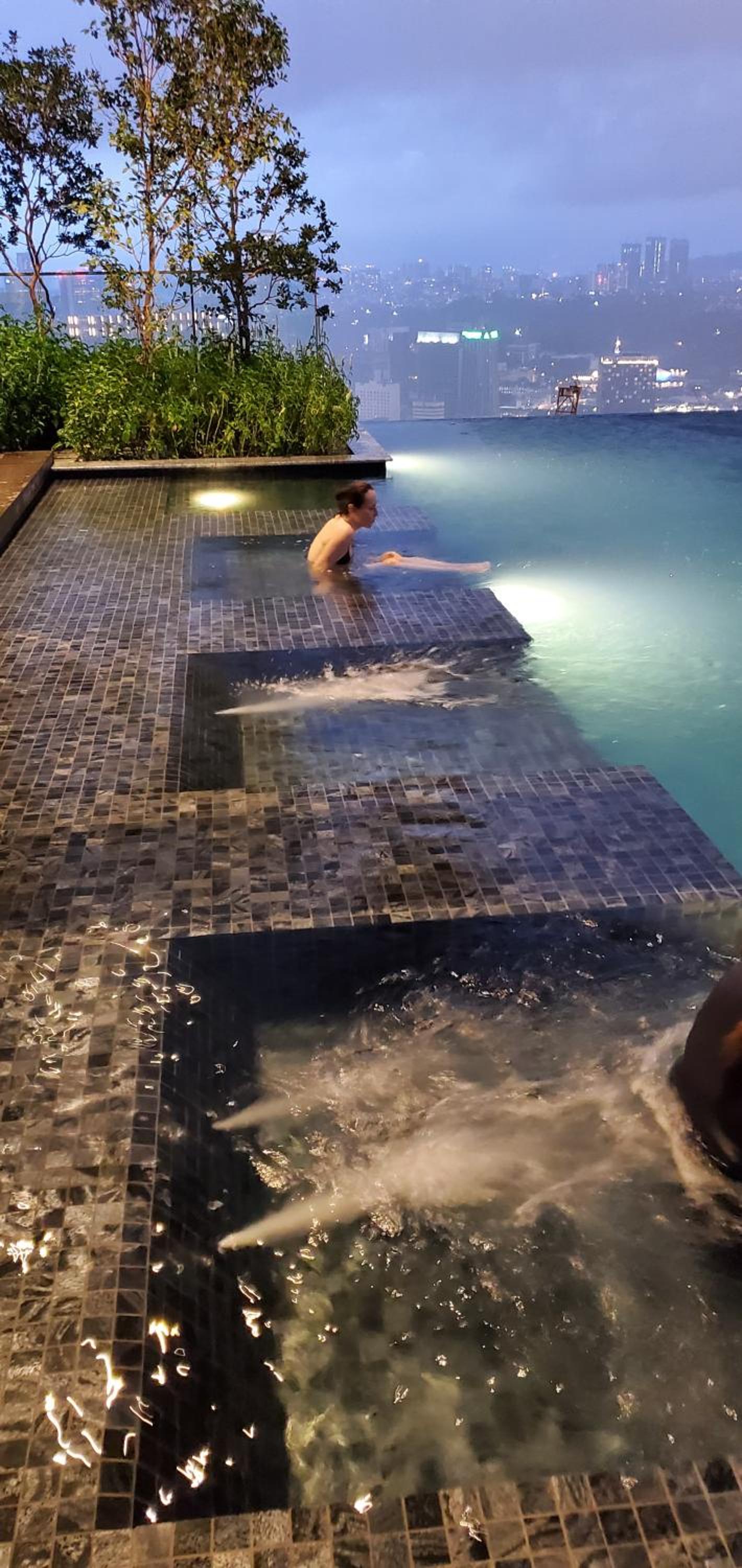 Lucentia Lalaport BBCC, Stuning Infinity Pool