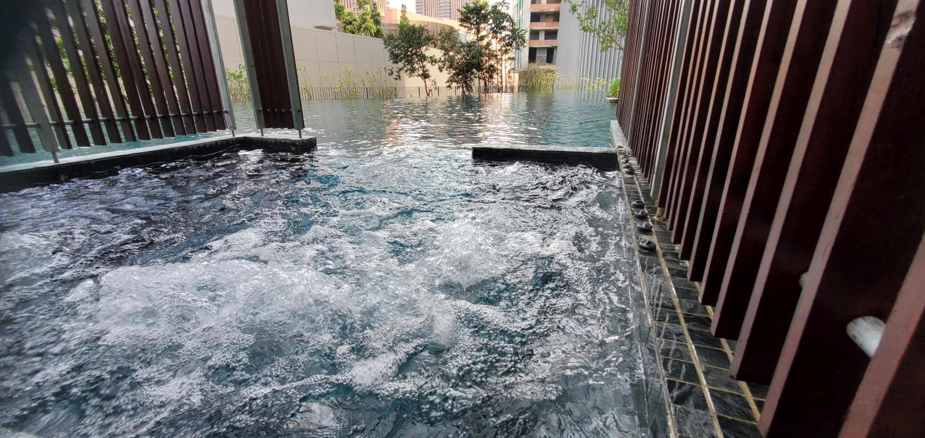 Lucentia Lalaport BBCC, Stuning Infinity Pool