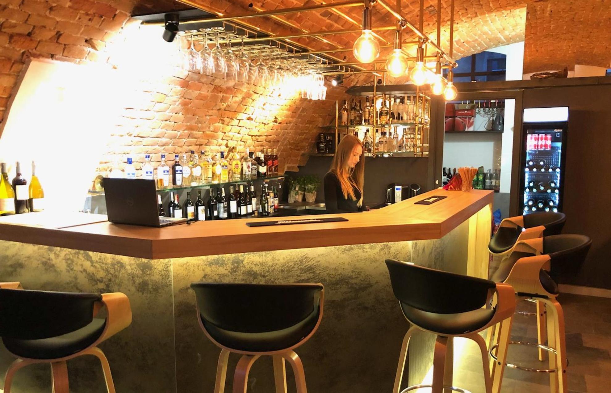 bar
