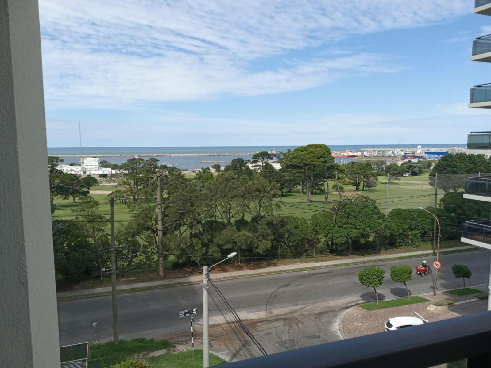 Departmento a estrenar con vista al Golf y al mar