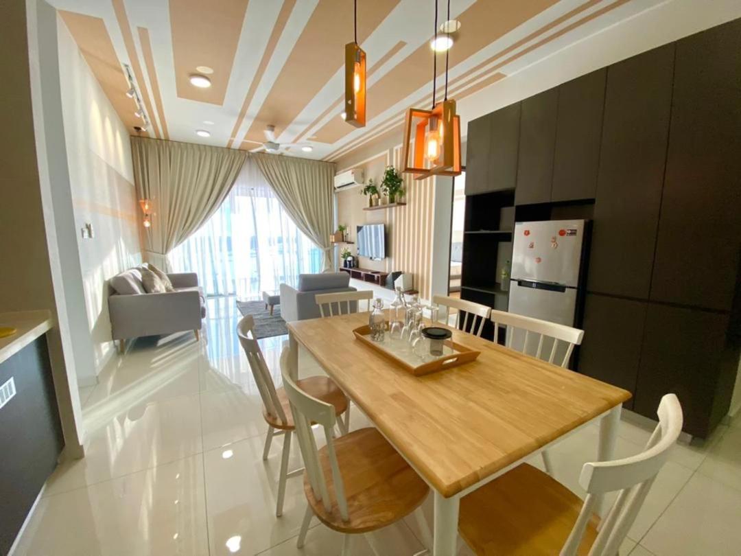 Royal Strand Danga Bay Abang Payung