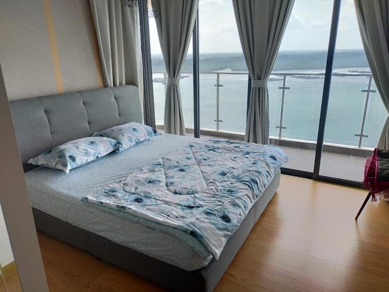 Royal Strand Danga Bay Abang Payung