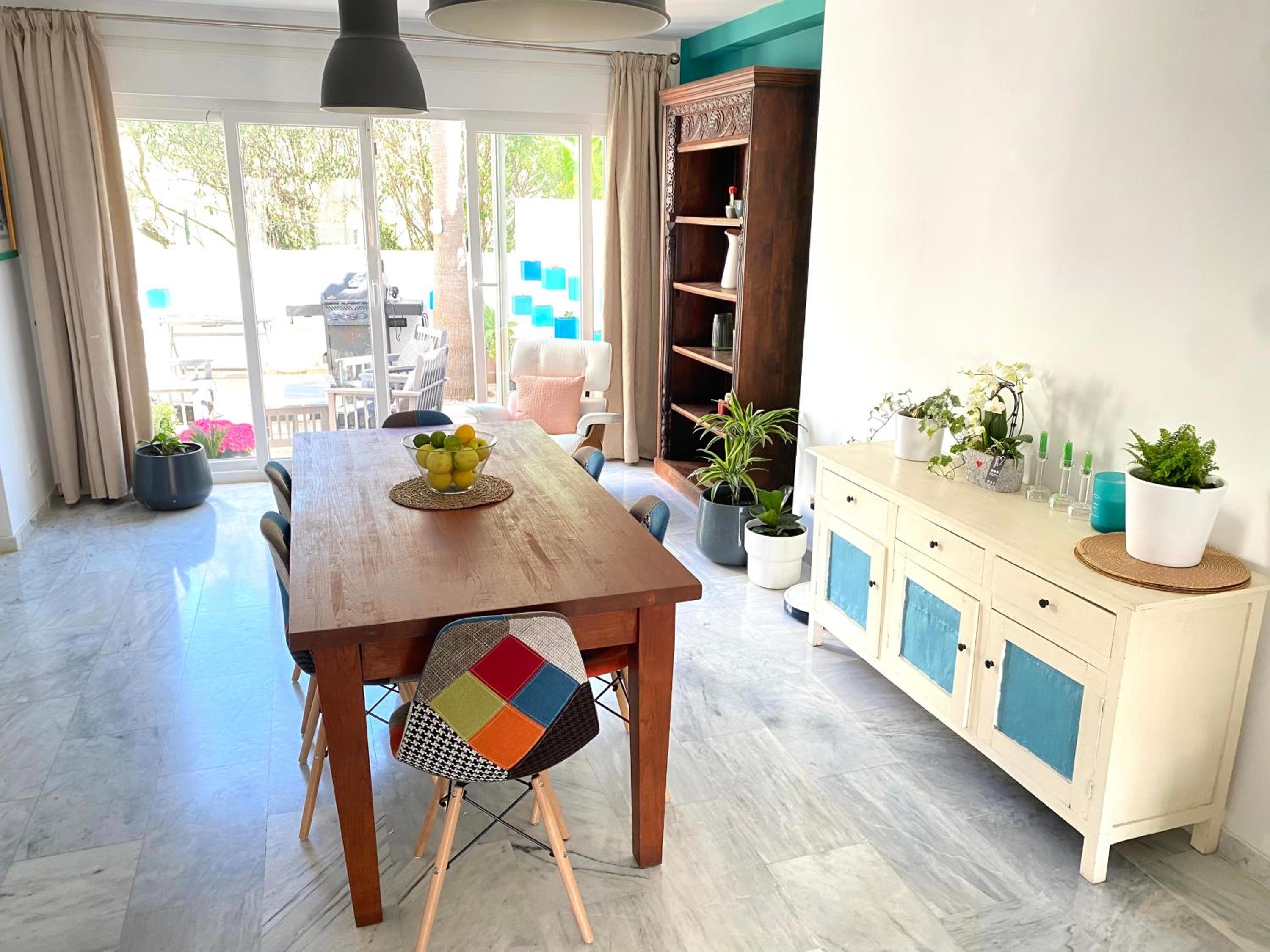 Modern Townhouse 7 mins walk from the beach and 15 mins from port view 5
