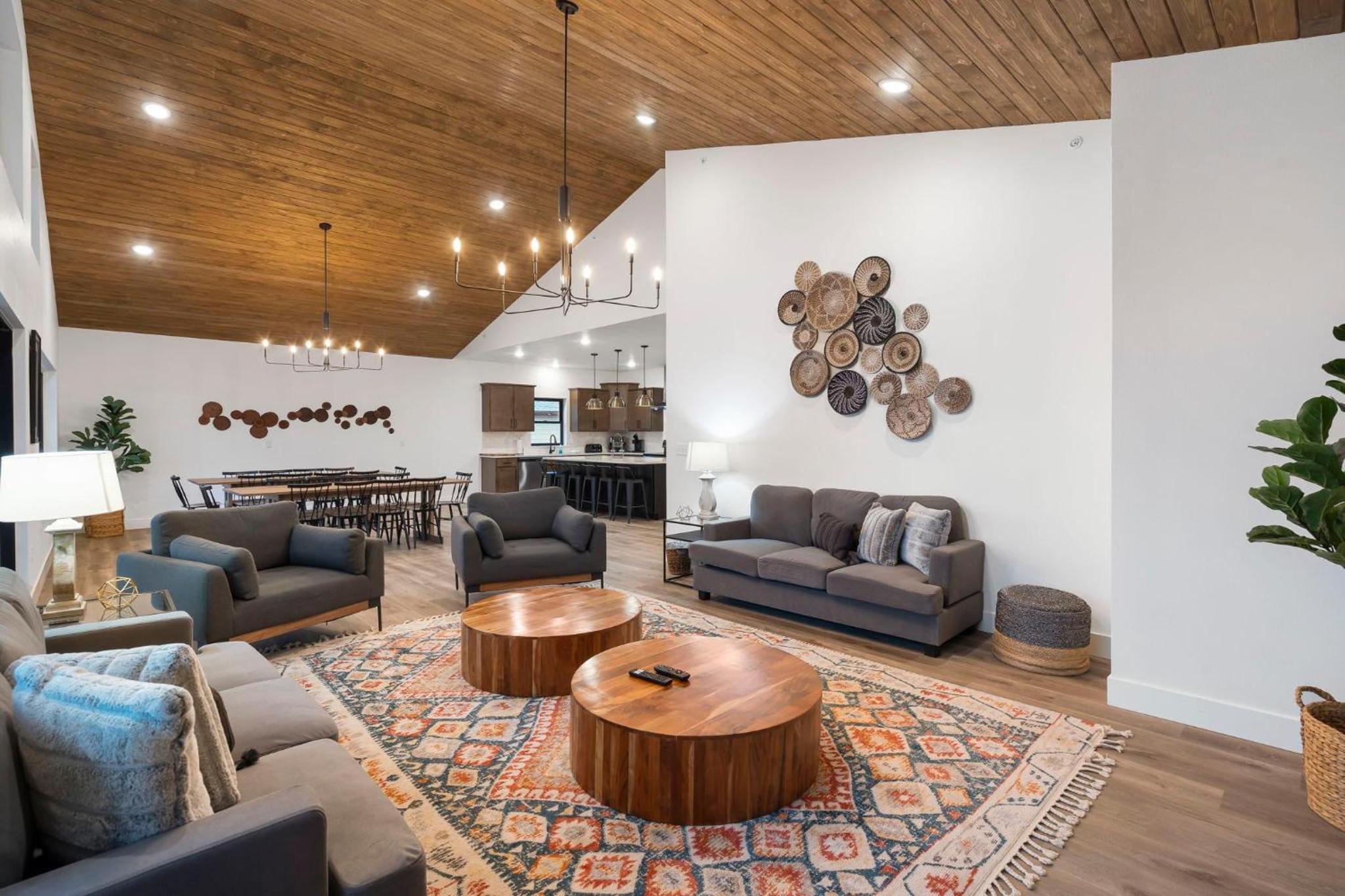 Branson Vacations - Modern Lake - Property Image 1