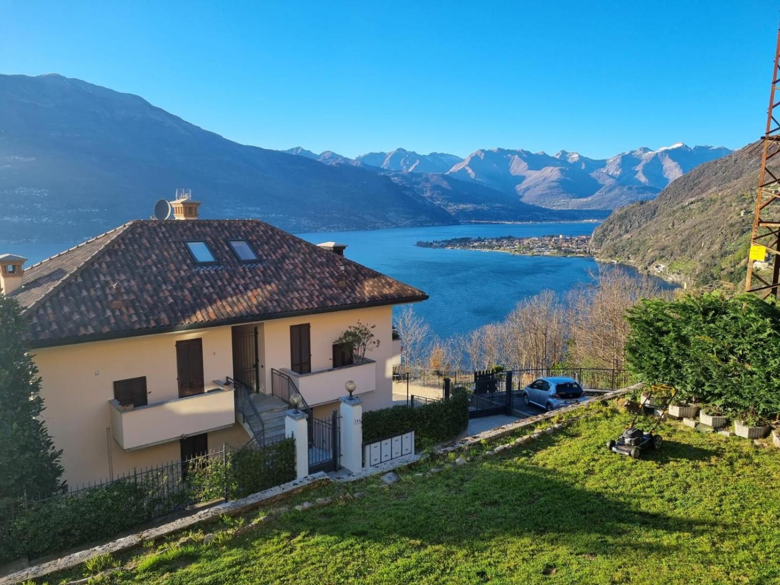 Apartment with garden and terrace beautiful lake view view 2
