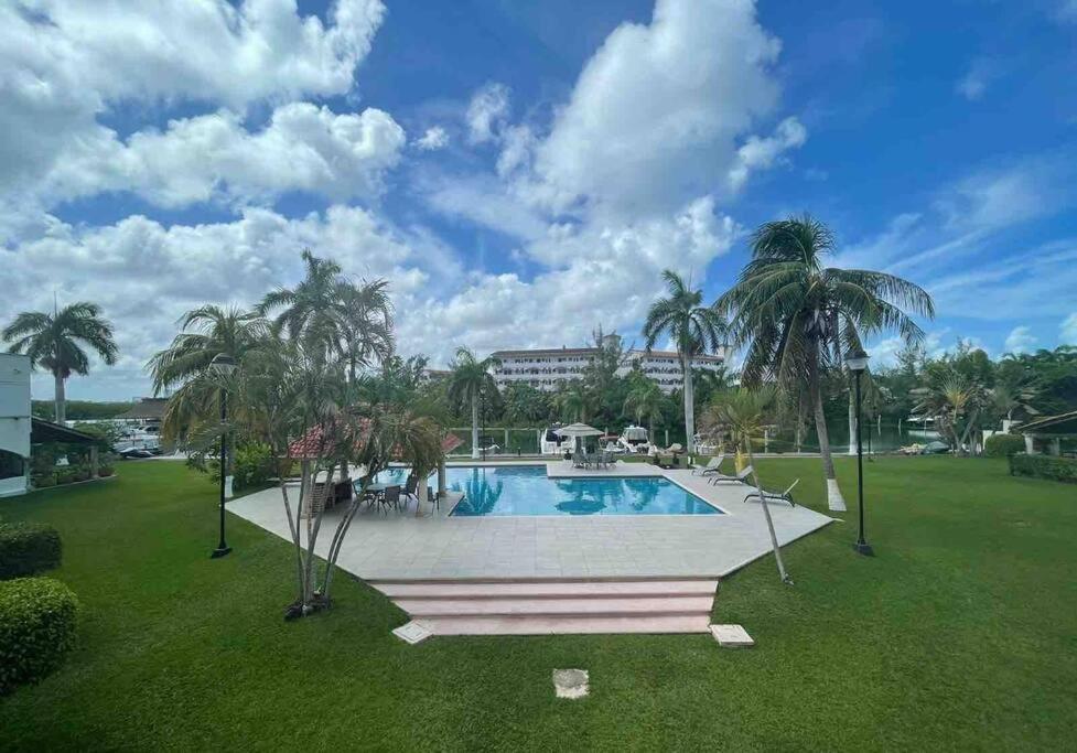 CHIC Lagoon front Villa by Casa Paraíso