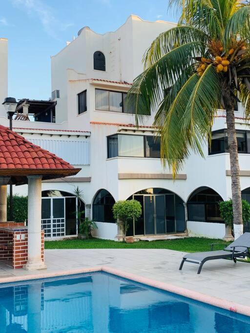 CHIC Lagoon front Villa by Casa Paraíso
