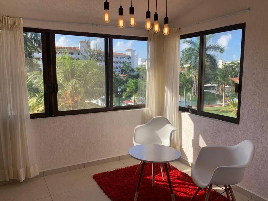 CHIC Lagoon front Villa by Casa Paraíso