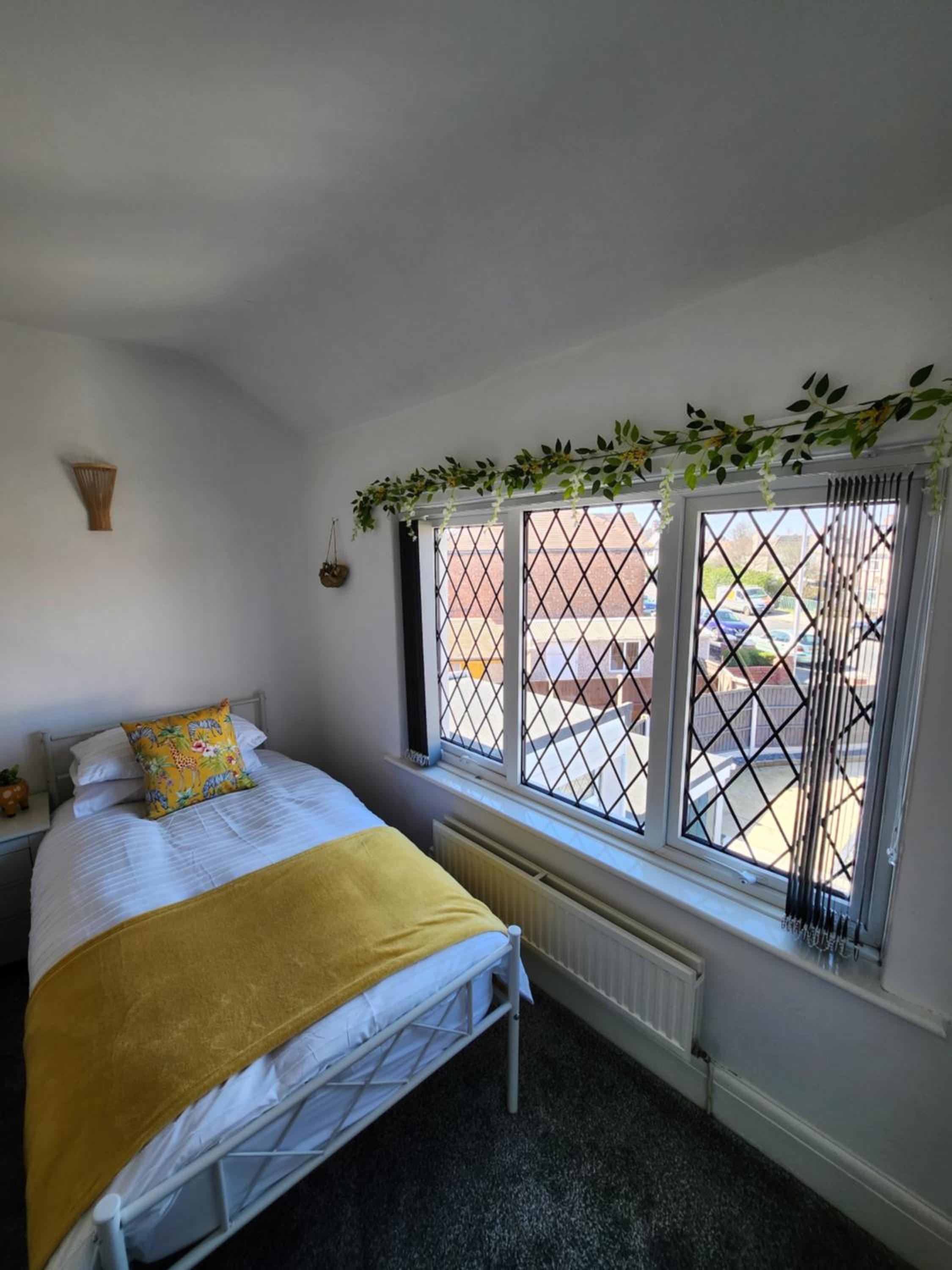 Delightful newly renovated 3-bed house with garden beach hut view 4