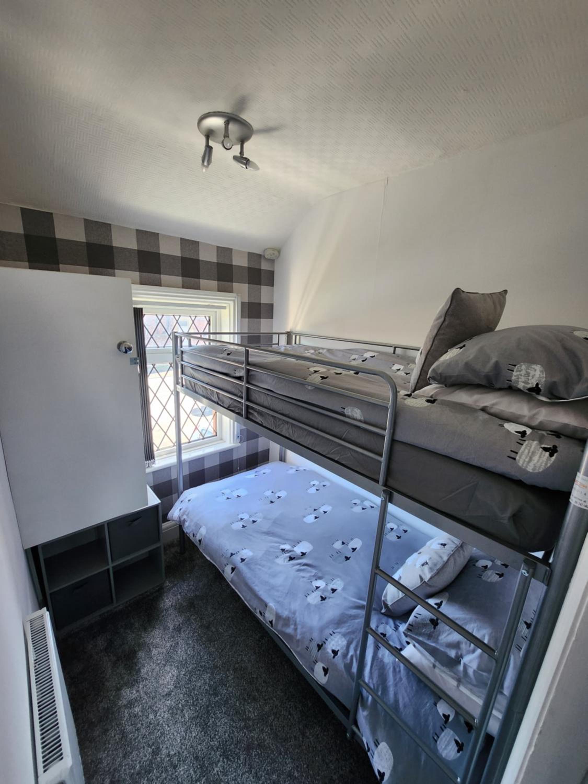 Delightful newly renovated 3-bed house with garden beach hut view 5