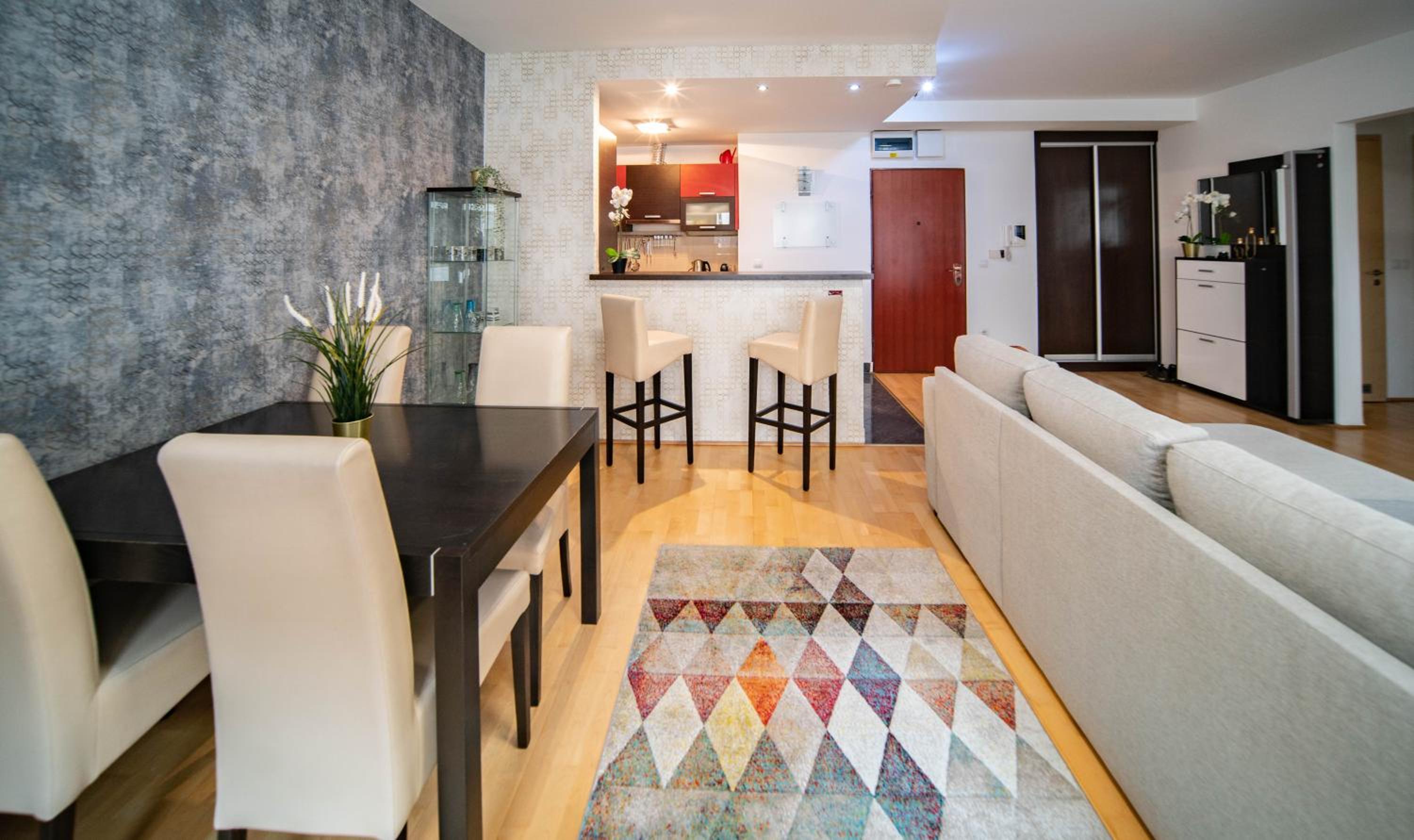 FREE PARKING! Soho Budapest 101, 4 ppl, AC, Superfast WIFI, TV view 3