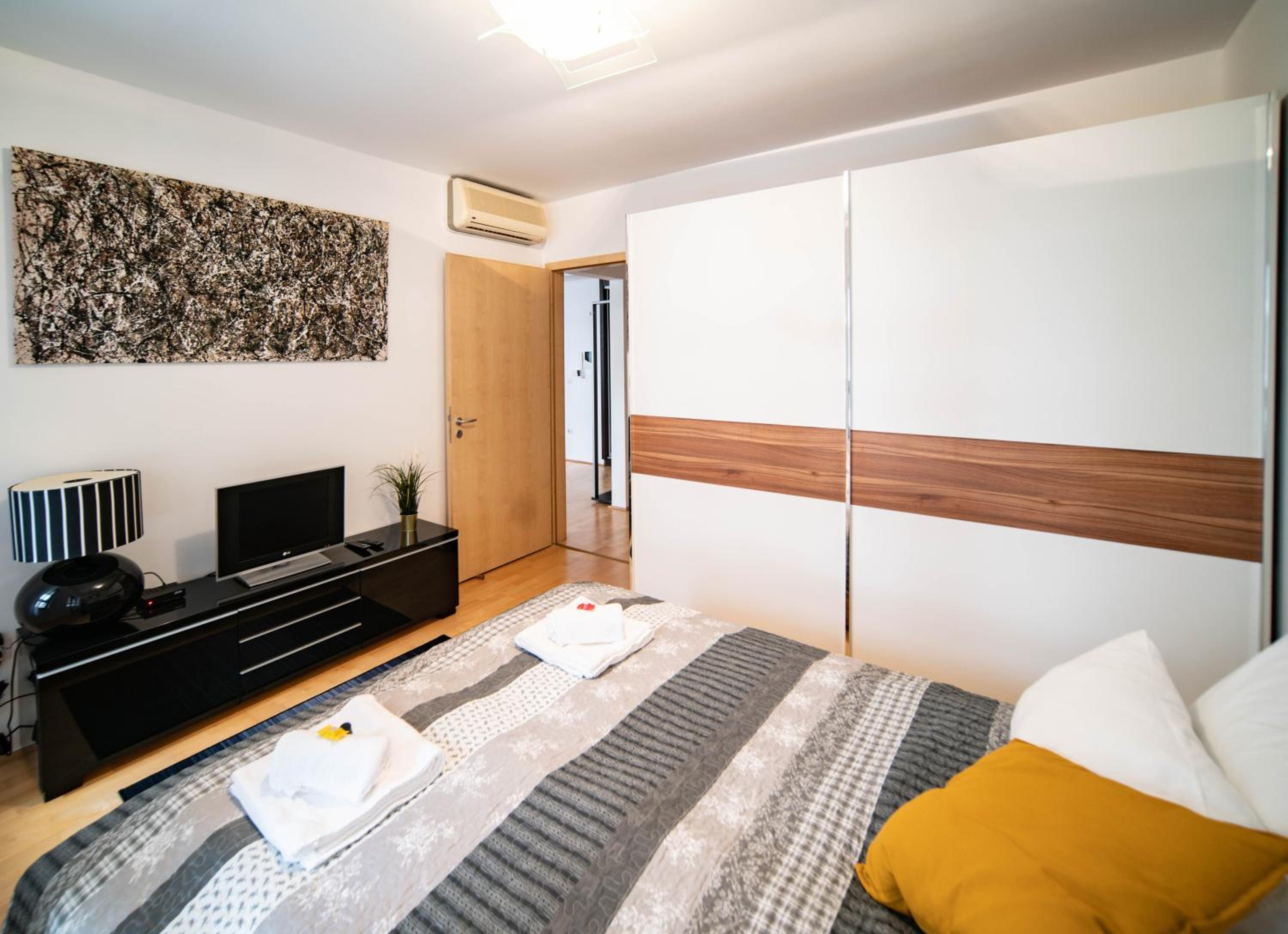 FREE PARKING! Soho Budapest 101, 4 ppl, AC, Superfast WIFI, TV view 4