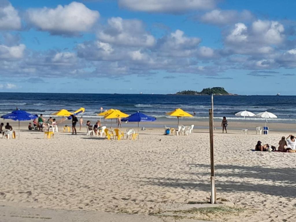 Apartamento amplo,na praia da enseada, Guaruja, com vista privilegiada para piscina