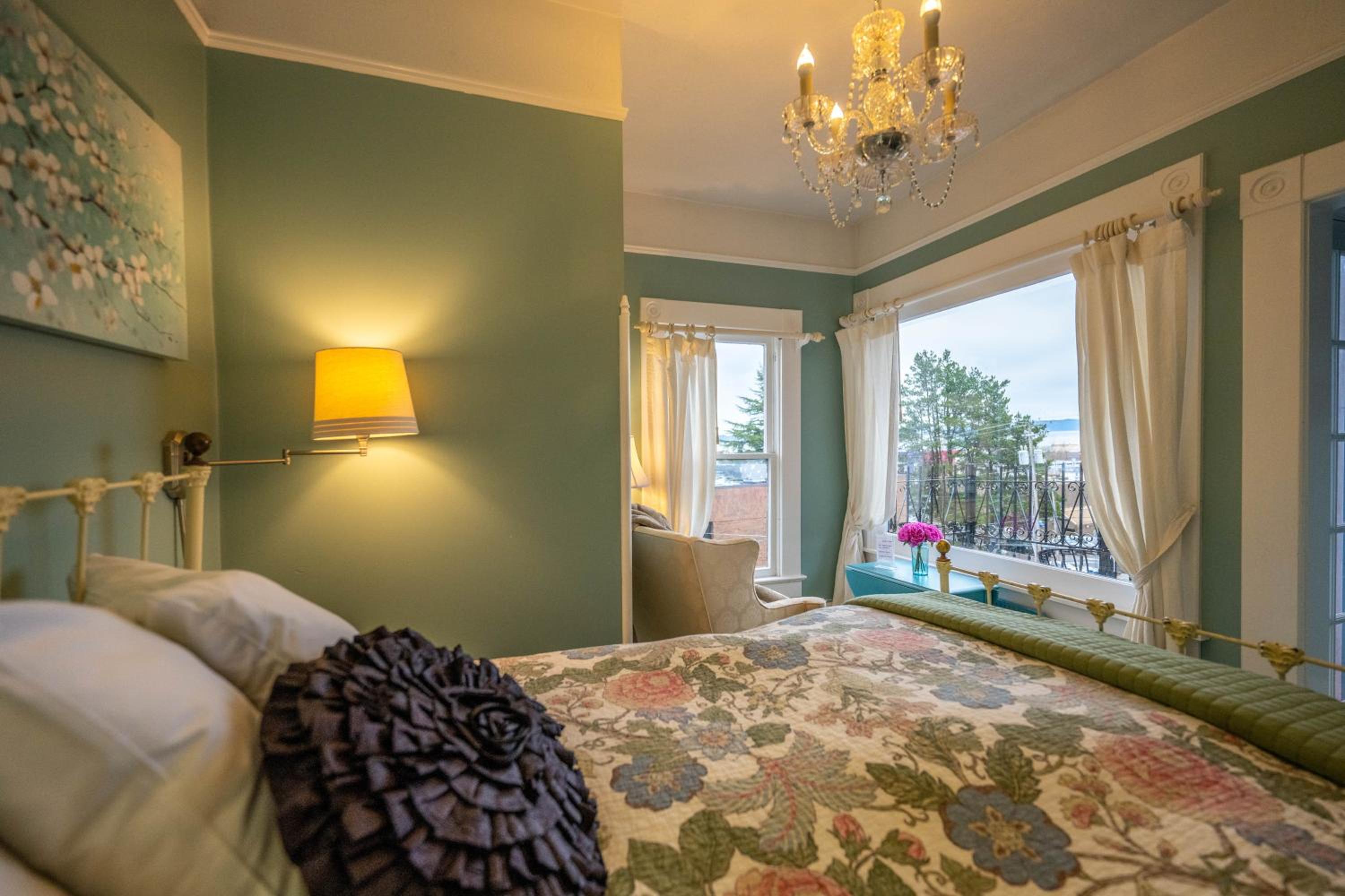 Clementine's Guest House & Vacation Rentals view 2