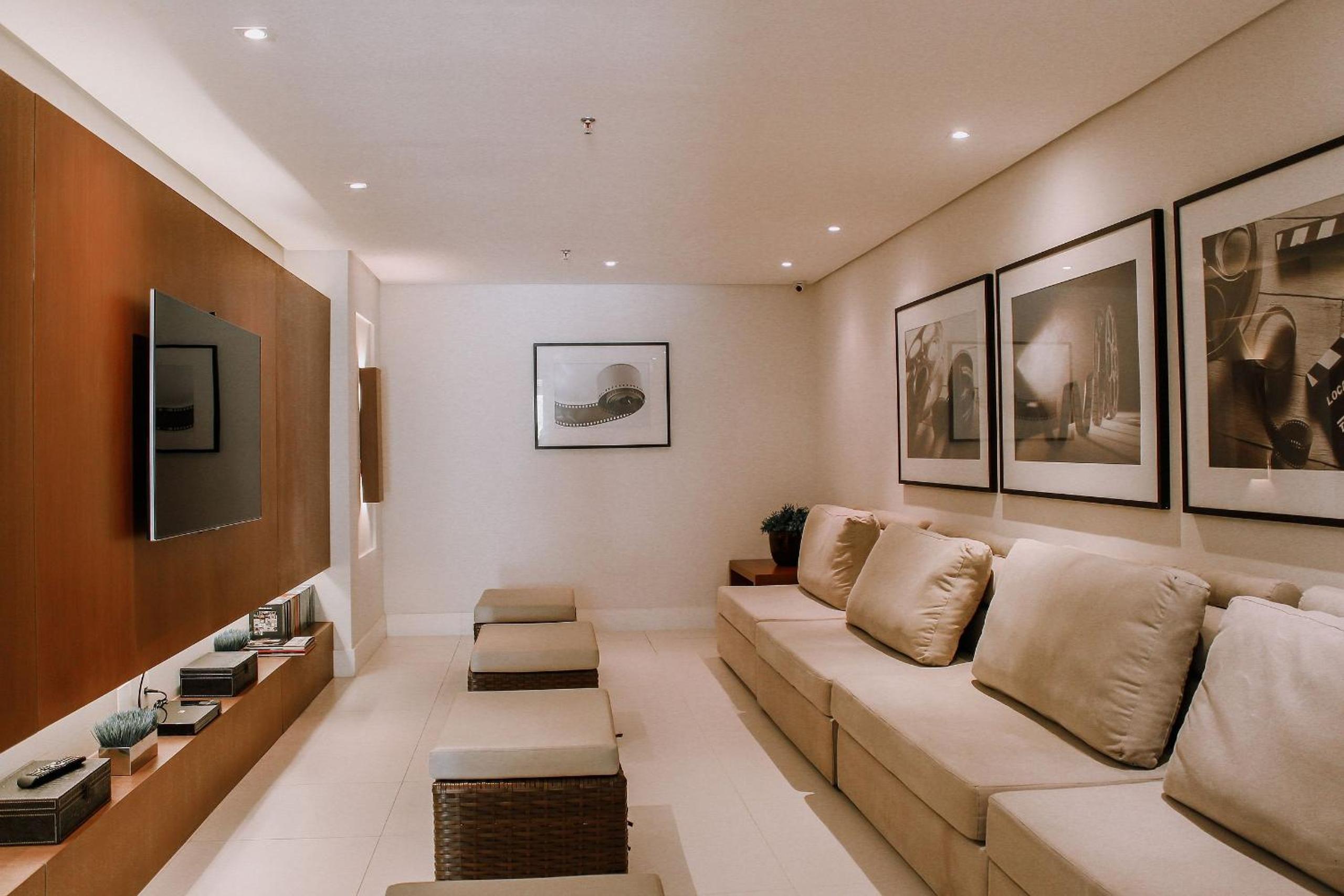 In Mare Bali Flat Premium Maui by Qavi