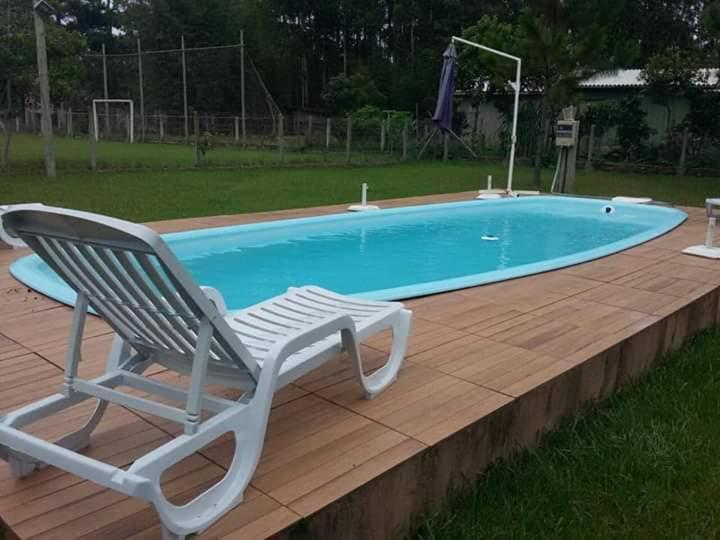 Casa com piscina e salão de jogos para aluguel de temporada e finais de semana em Torres/RS.
