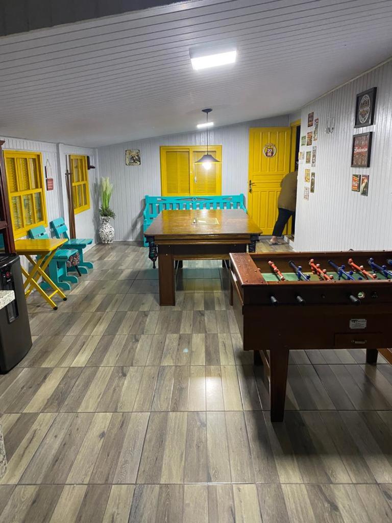 Casa com piscina e salão de jogos para aluguel de temporada e finais de semana em Torres/RS.