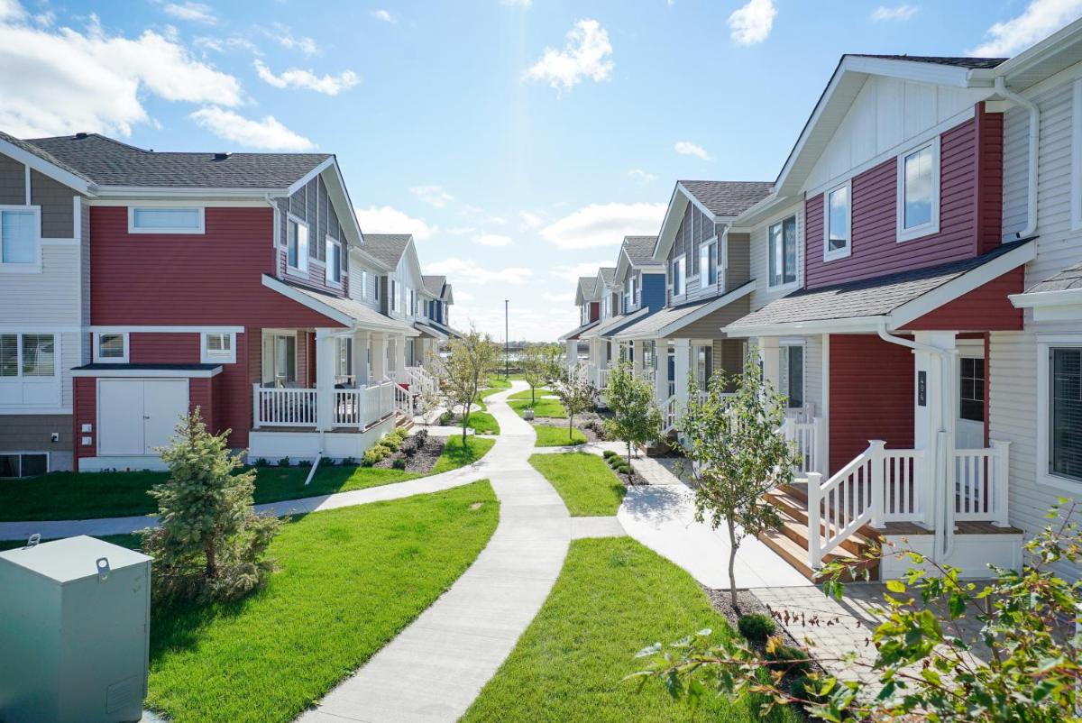 Modern and Comfortable Townhouse in South Winnipeg view 2