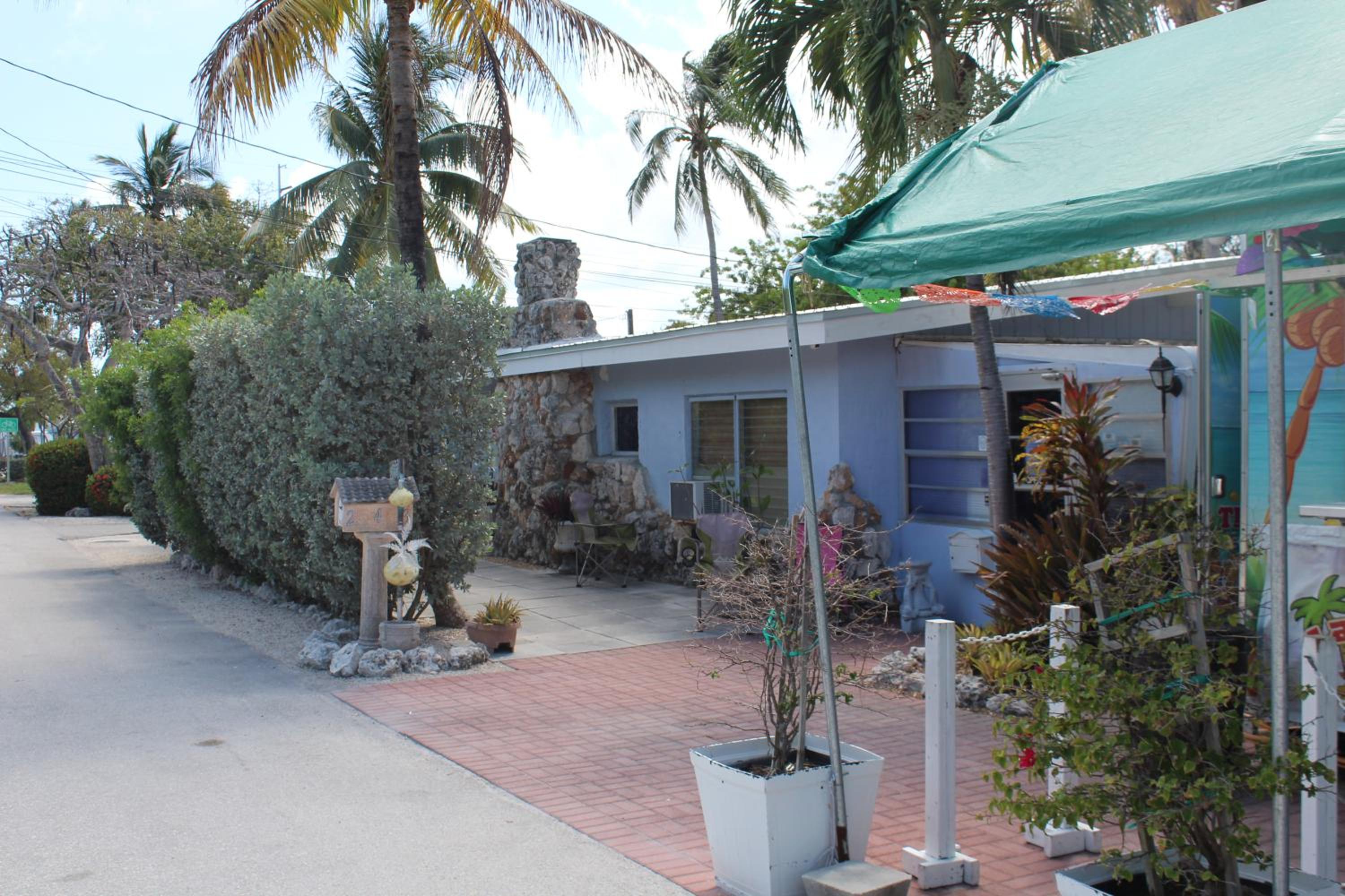 Tropical Cottages