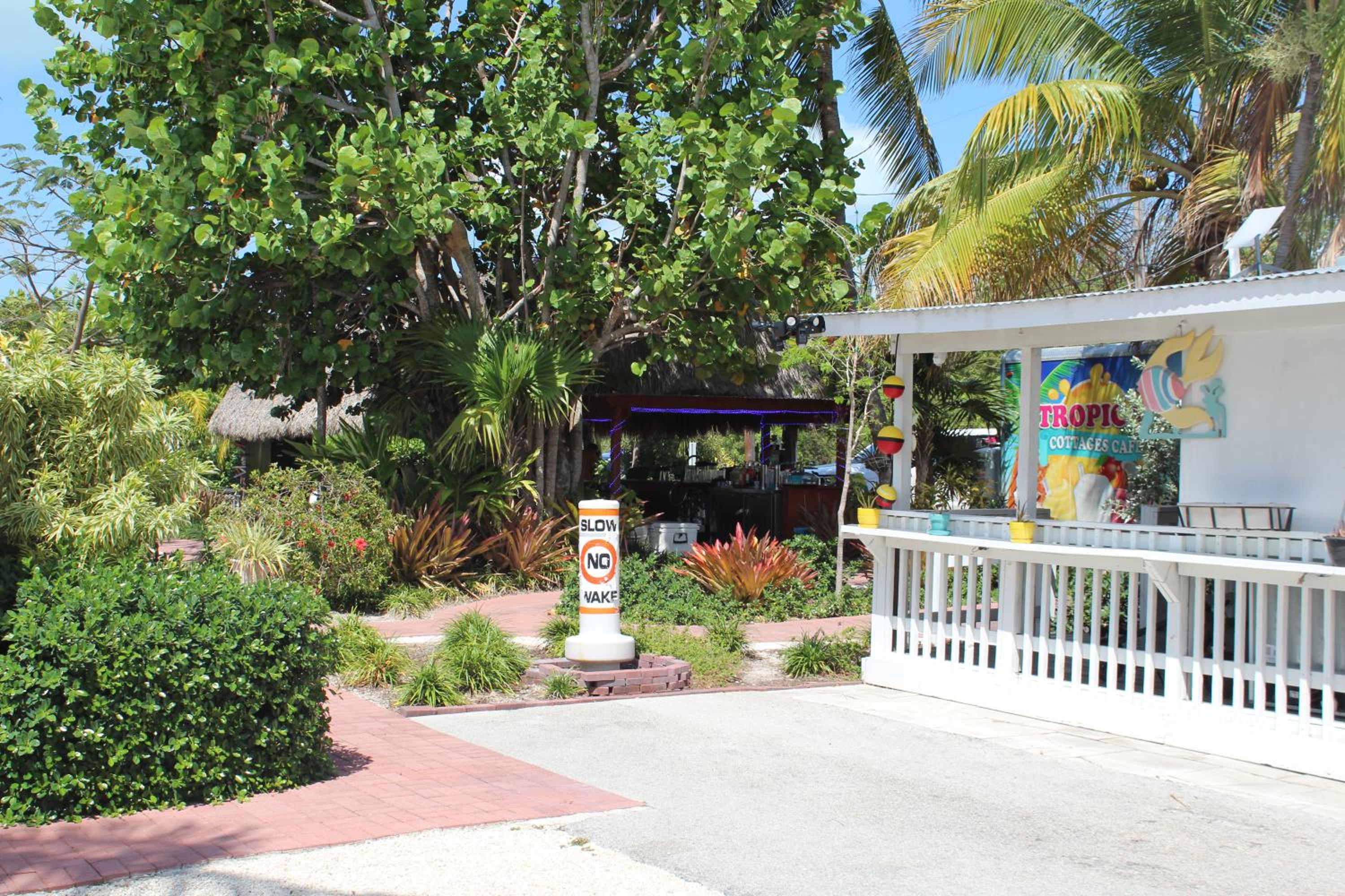 Tropical Cottages