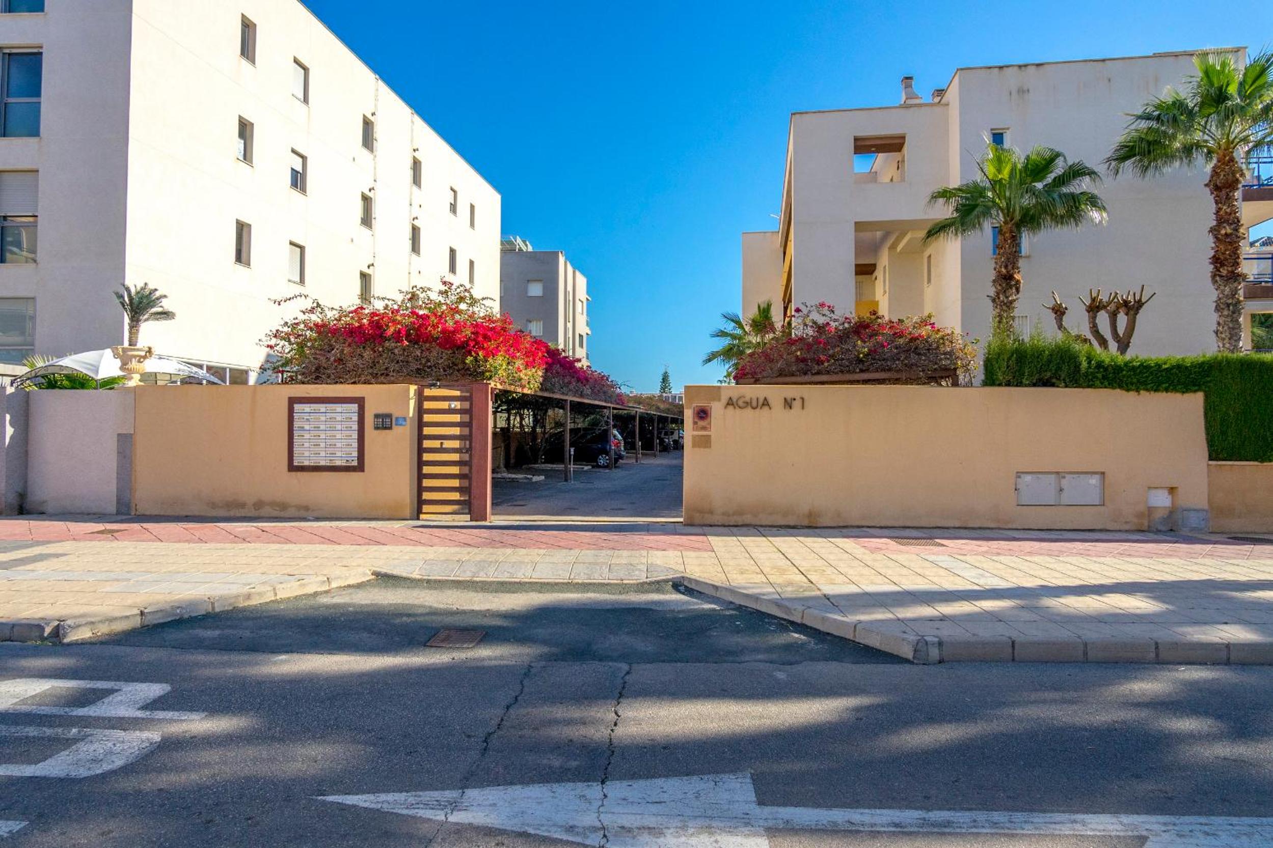 CB Living - Apartment with roof terrace Aguamarina view 3