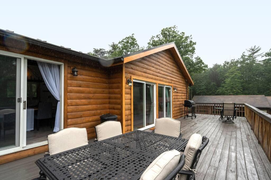 Cloud Nine: Have it All, Pool with Hot Tub and Secluded Lake! view 2