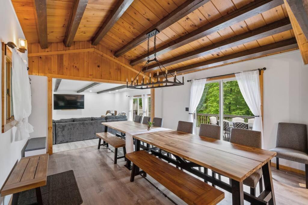 Cloud Nine: Have it All, Pool with Hot Tub and Secluded Lake! view 3